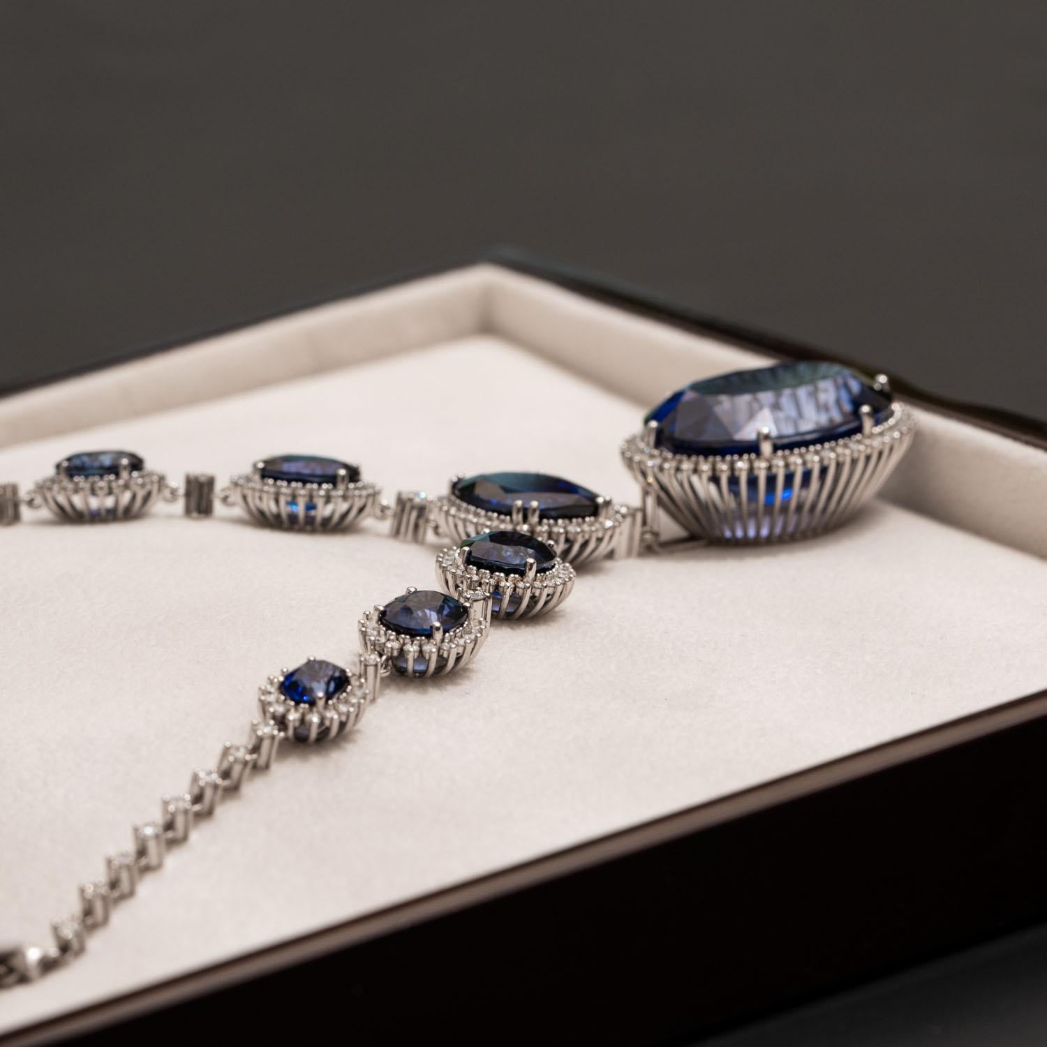 Collier fantaisie avec saphir de 71,00 carats et diamants naturels de 10,00 carats Neuf - En vente à Ramat Gan, IL