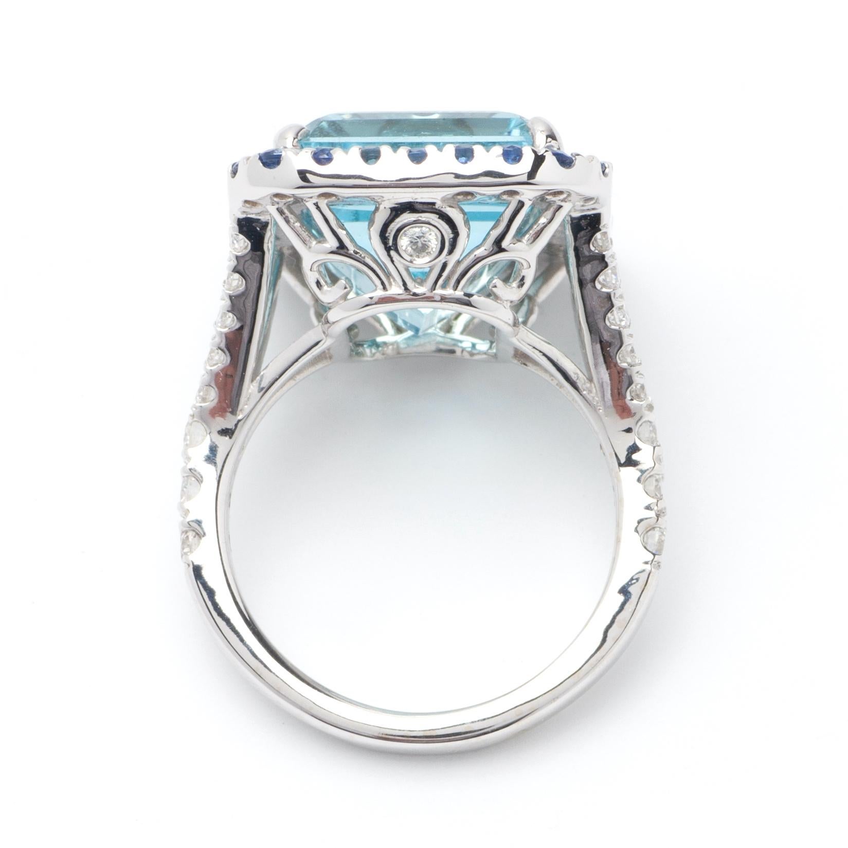 Modern 11.40ct Aquamarine Ring in 14K White Gold, 1.03ct Side Diamonds For Sale