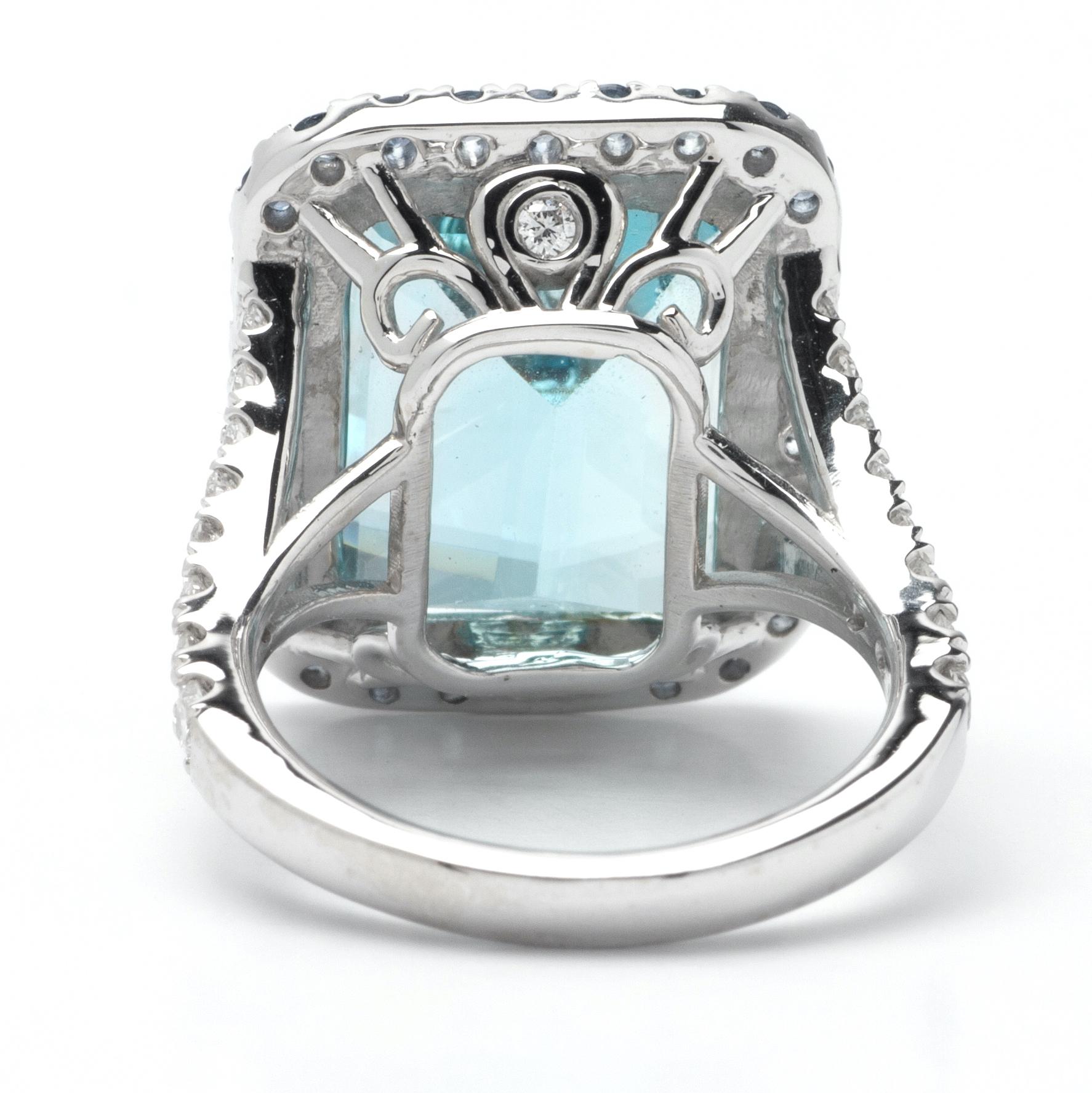 11.40ct Aquamarine Ring in 14K White Gold, 1.03ct Side Diamonds In New Condition For Sale In Houston, TX