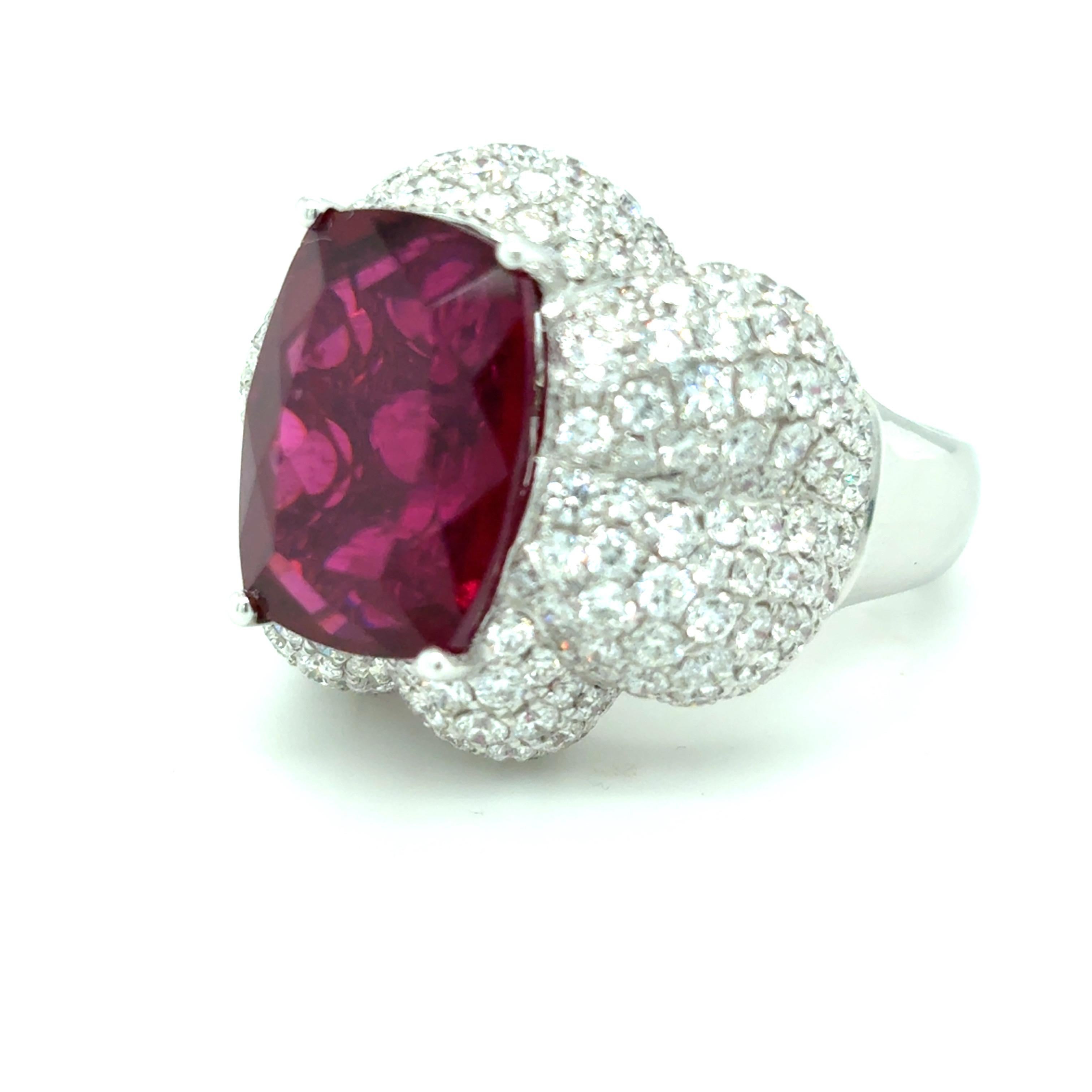 Bague cocktail 11,41 carats Rubellite Tourmaline Diamant taille coussin en vente 4