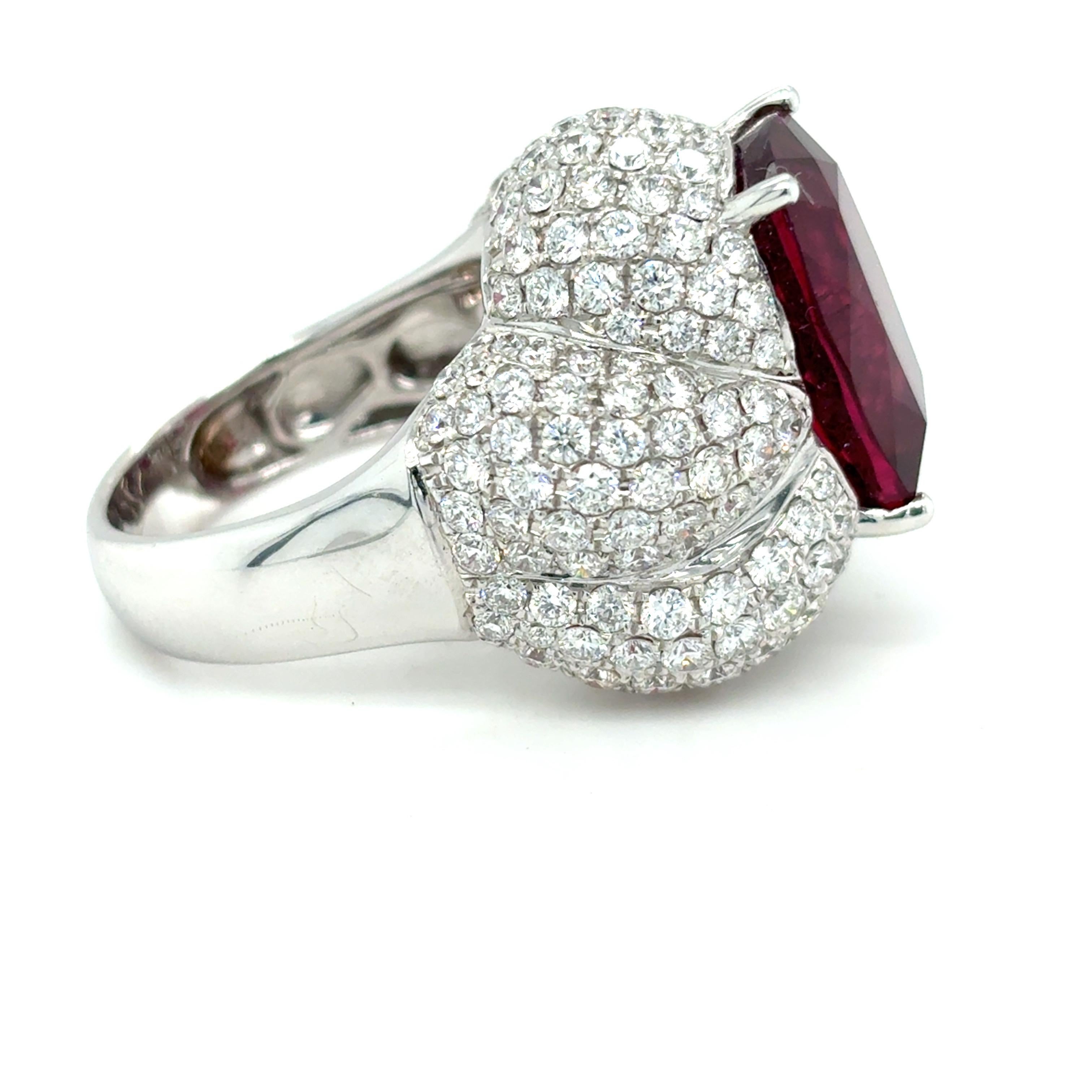 Bague cocktail 11,41 carats Rubellite Tourmaline Diamant taille coussin en vente 3