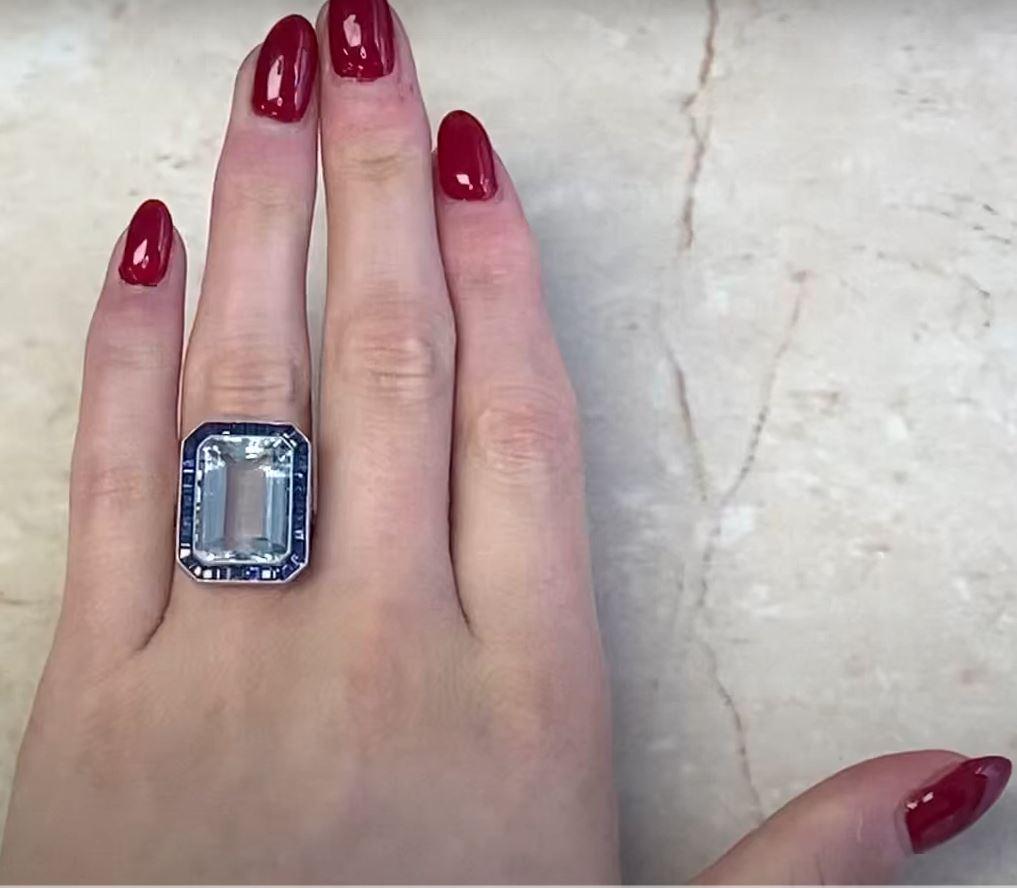 11.41 Karat Aquamarin-Cocktailring mit Smaragdschliff, Saphir-Halo, Platin 6