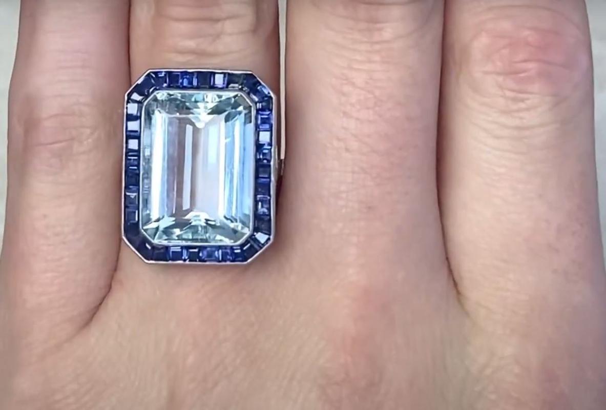 11.41 Karat Aquamarin-Cocktailring mit Smaragdschliff, Saphir-Halo, Platin 1