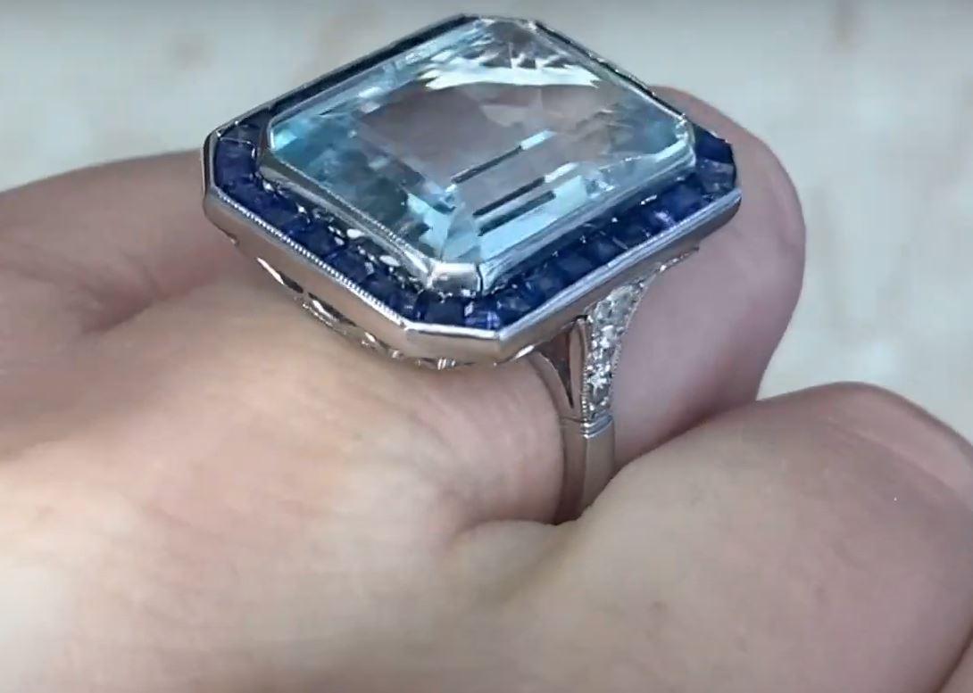 11.41 Karat Aquamarin-Cocktailring mit Smaragdschliff, Saphir-Halo, Platin 3