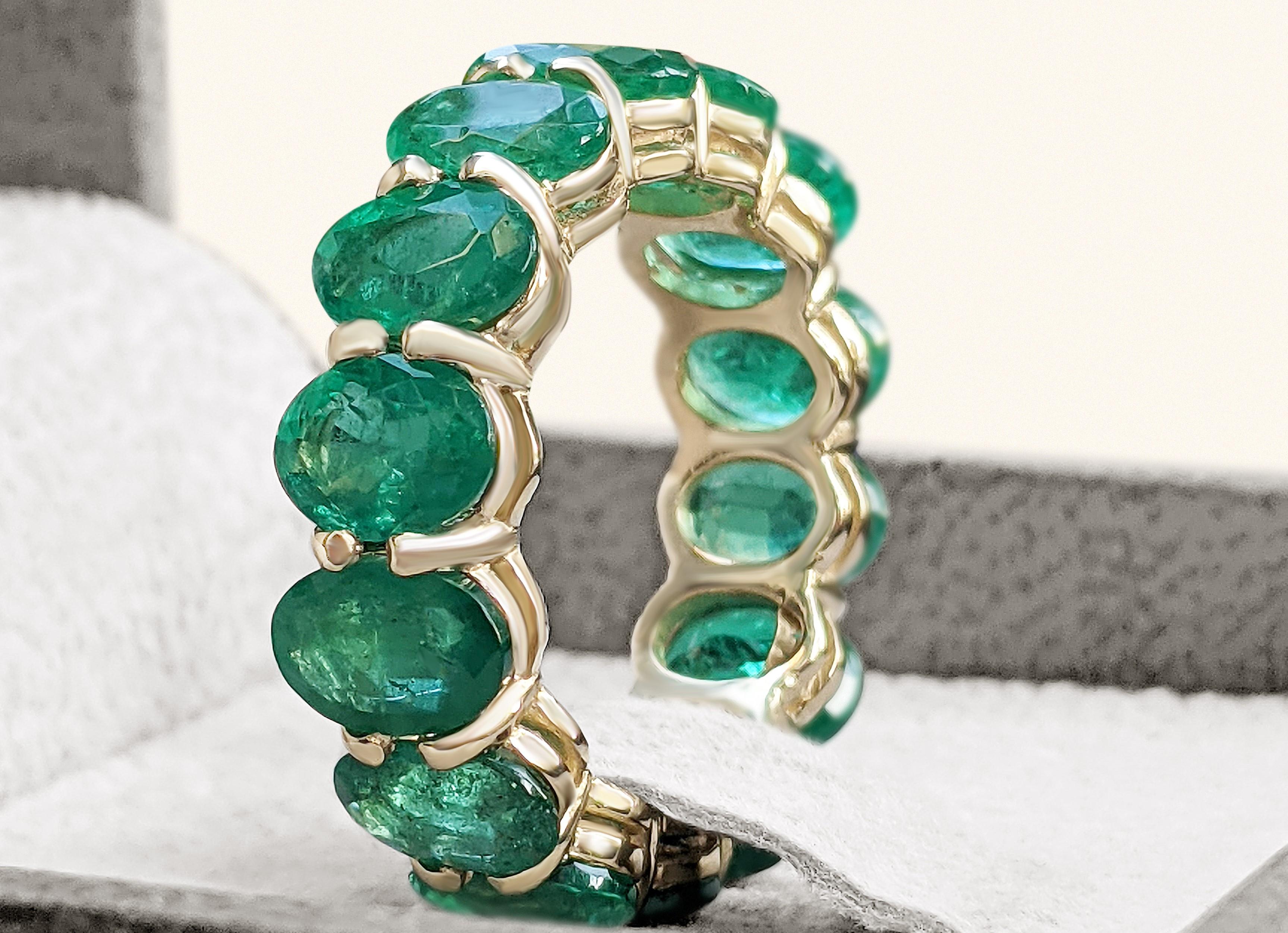 Art Deco 11.42 Carat Natural Emeralds Eternity Band
