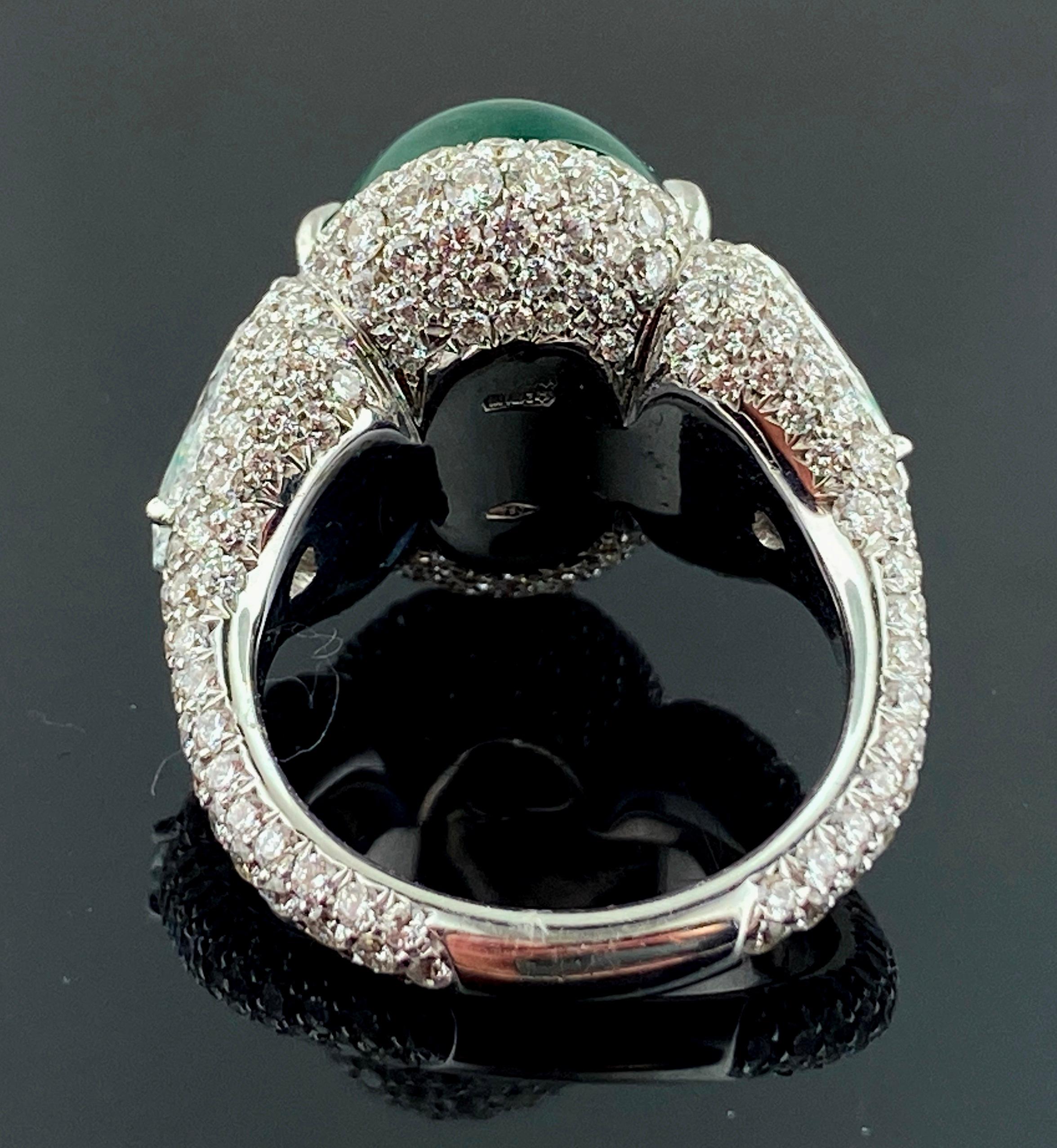 Taille cabochon Bague en diamants et émeraude cabochon de 11,43 carats en vente