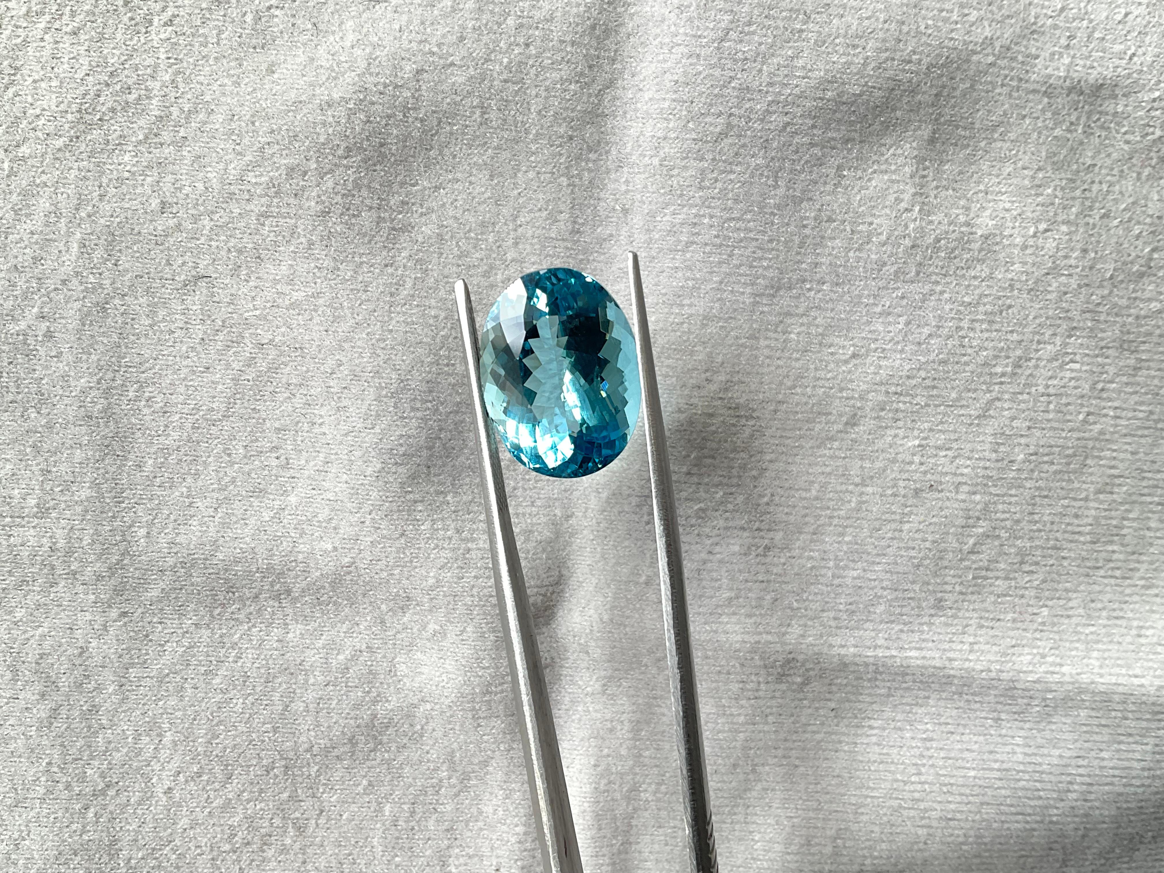 Oval Cut 11.43 carats top quality aquamarine oval cut stone for jewelry natural gemstone For Sale