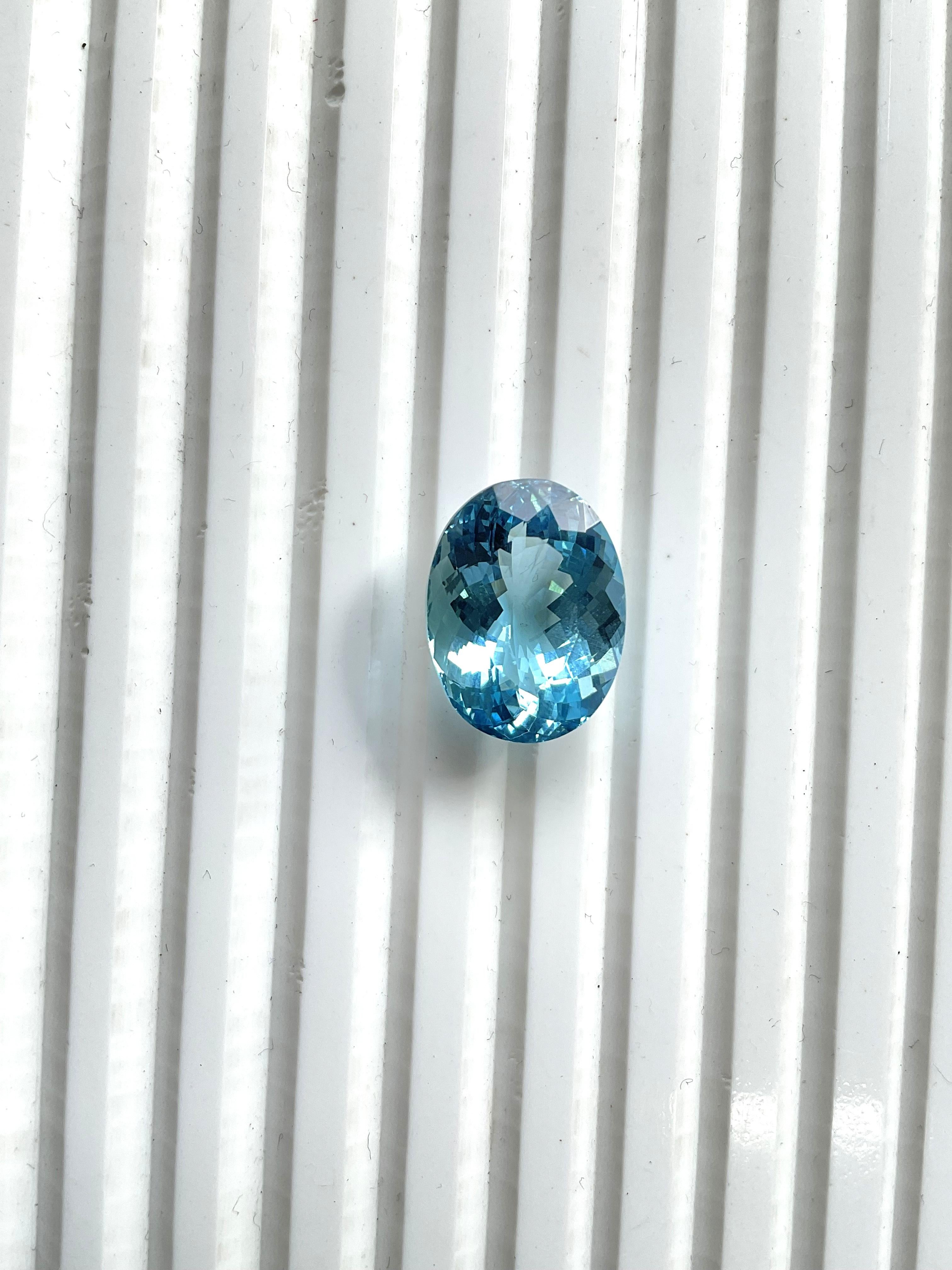 11.43 carats top quality aquamarine oval cut stone for jewelry natural gemstone For Sale 1