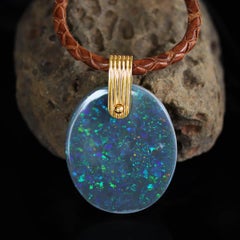 Halskette aus 114,32 Karat australischem schwarzem Opal, 18K Gold und Kangaroo-Leder