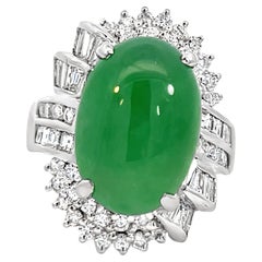 Anillo de cóctel de jade verde de 11,44 quilates con diamantes