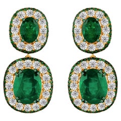 Boucles d'oreilles en or jaune 18 carats, avec une émeraude de Zambie de 11,44 carats et un diamant SI/H de 3,66 carats