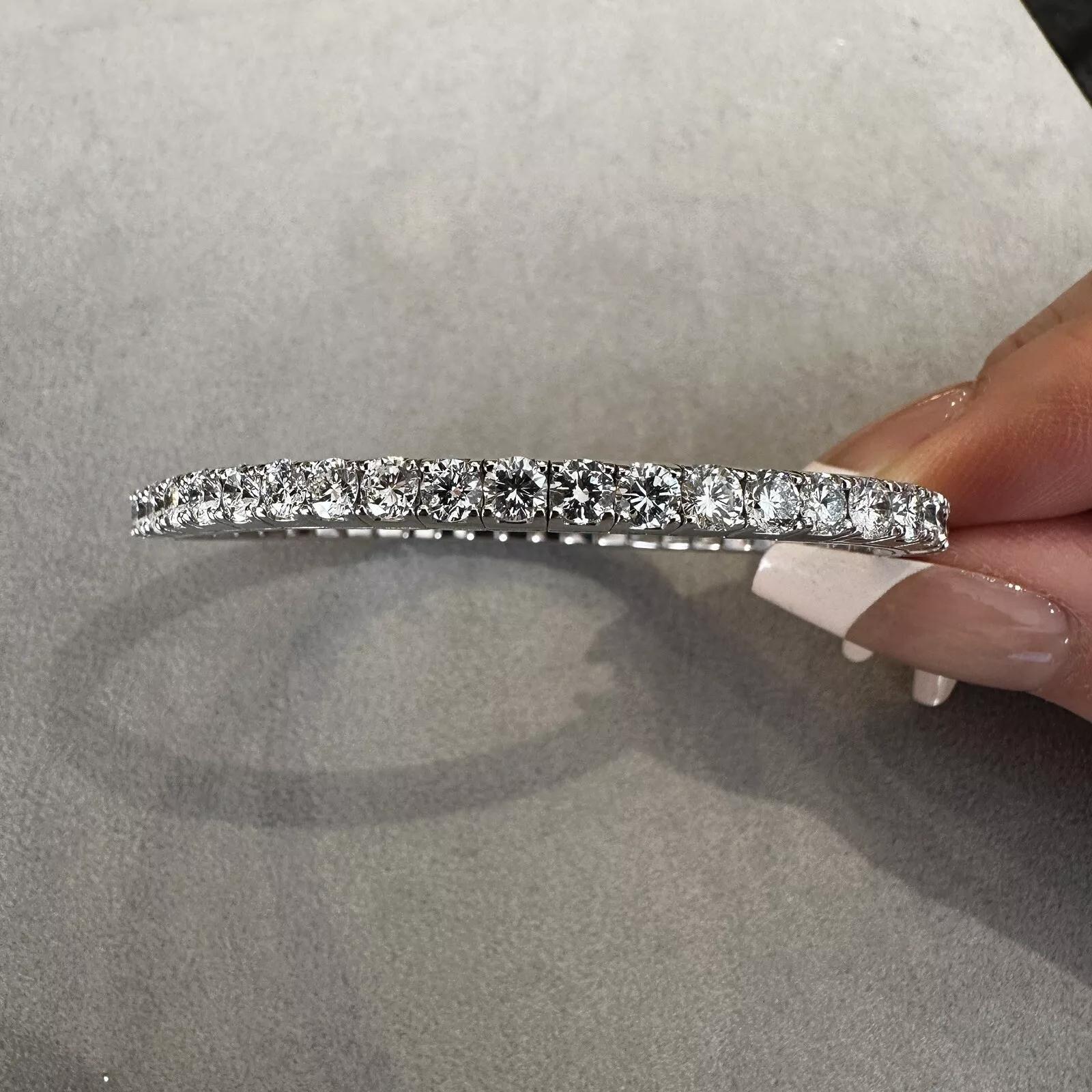 11.45 carat total Diamond Tennis Stretch Bangle Bracelet in 14k White Gold In Excellent Condition For Sale In La Jolla, CA