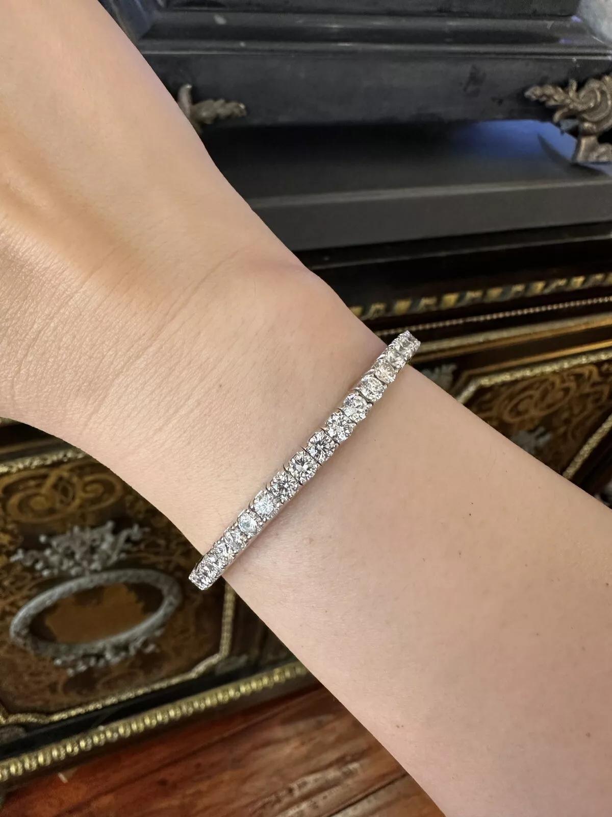 Women's 11.45 carat total Diamond Tennis Stretch Bangle Bracelet in 14k White Gold For Sale