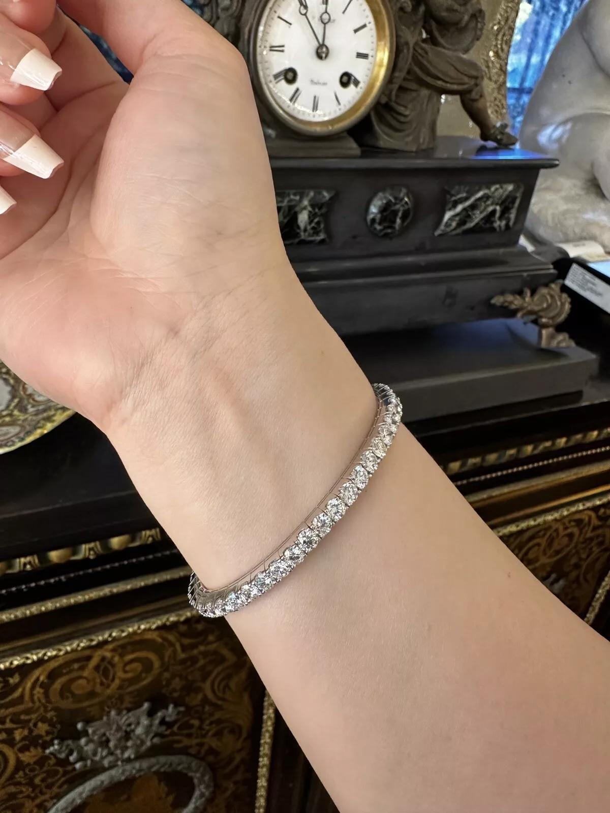 11.45 carat total Diamond Tennis Stretch Bangle Bracelet in 14k White Gold For Sale 1