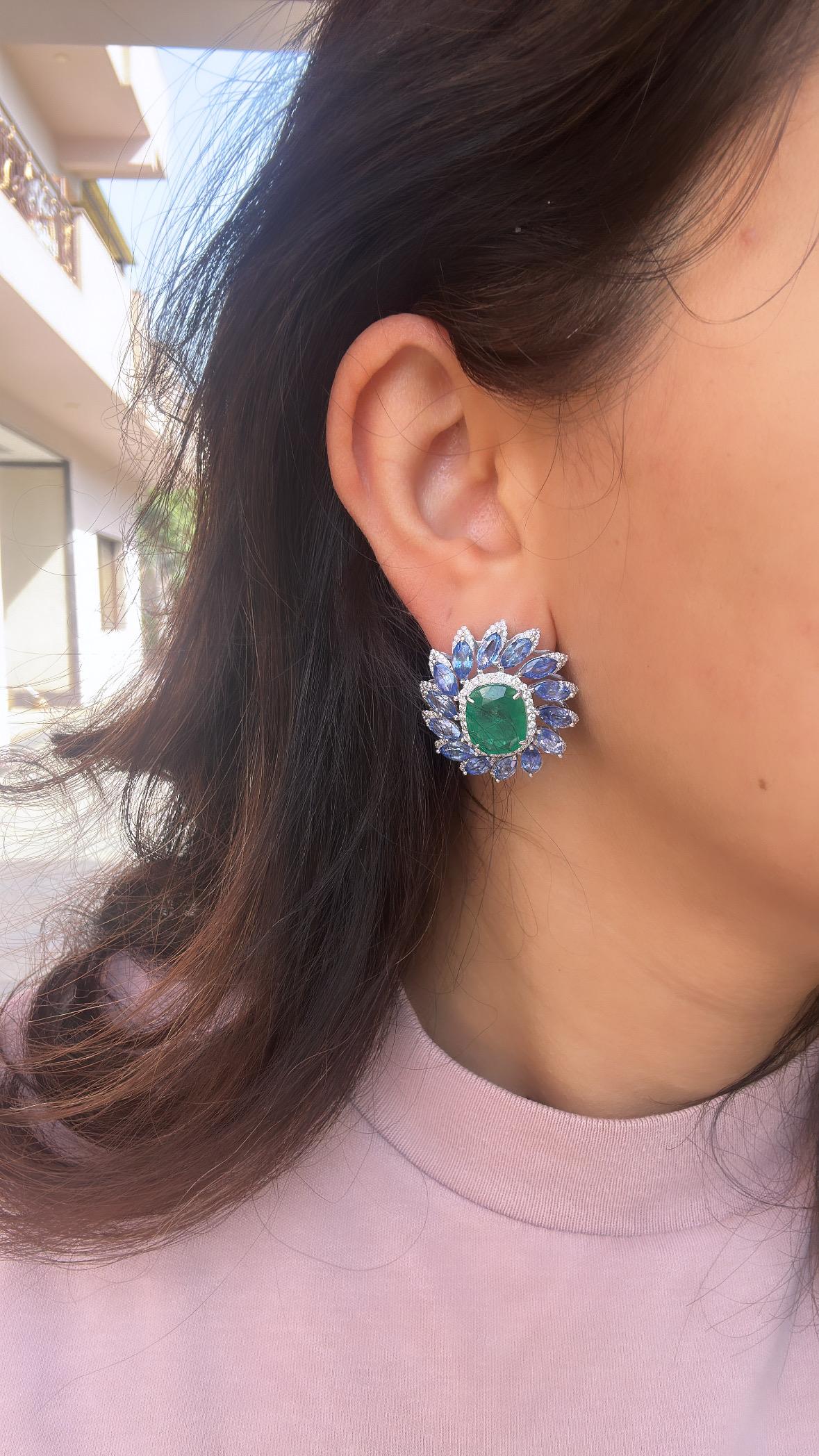Women's or Men's 11.46 carats, natural Zambian Emerald, Blue Sapphires & Diamonds Stud Earrings