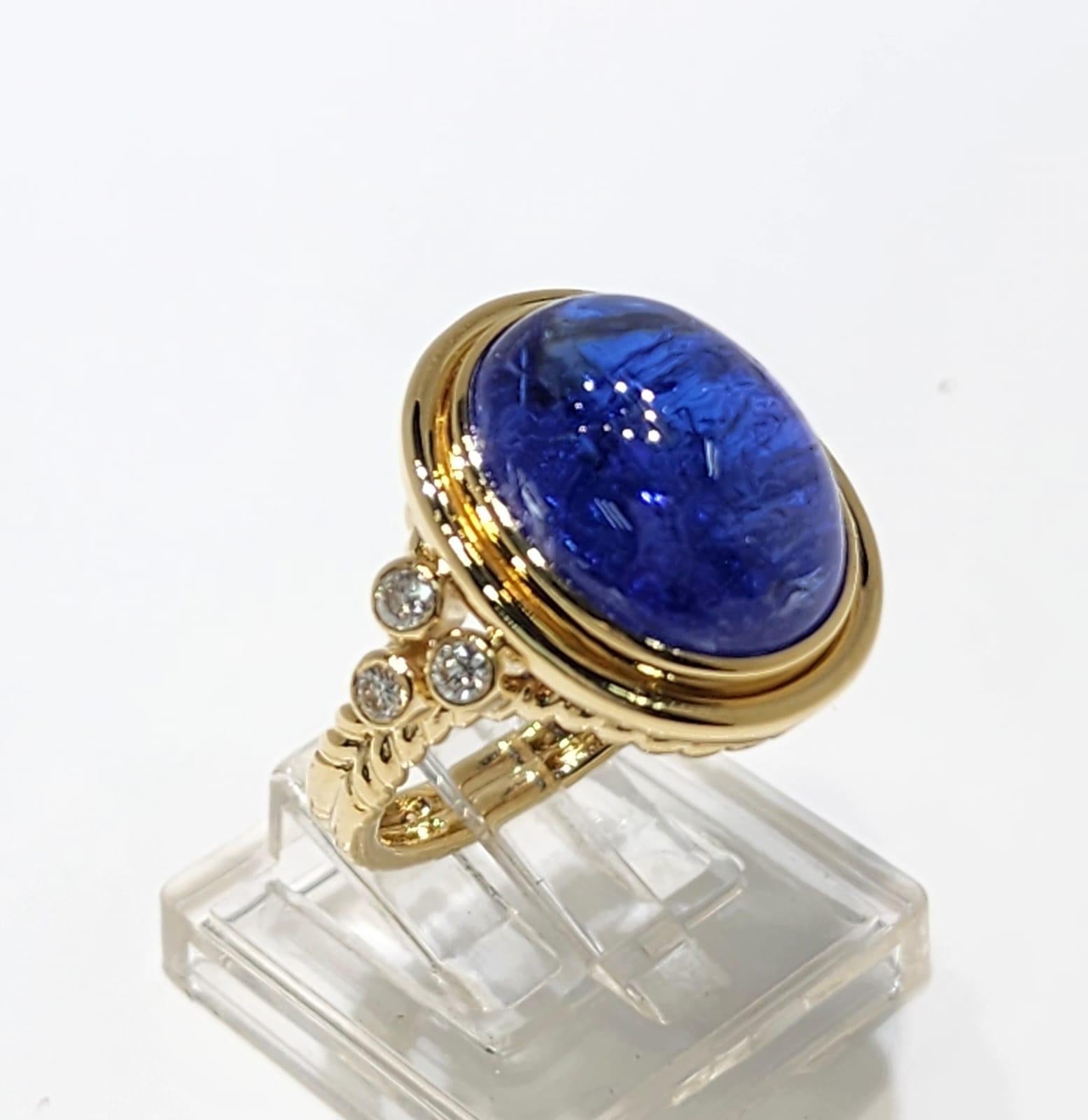 11.46Ct Cabochon Tanzanite Cocktail Ring in 18K Yellow Gold For Sale 5