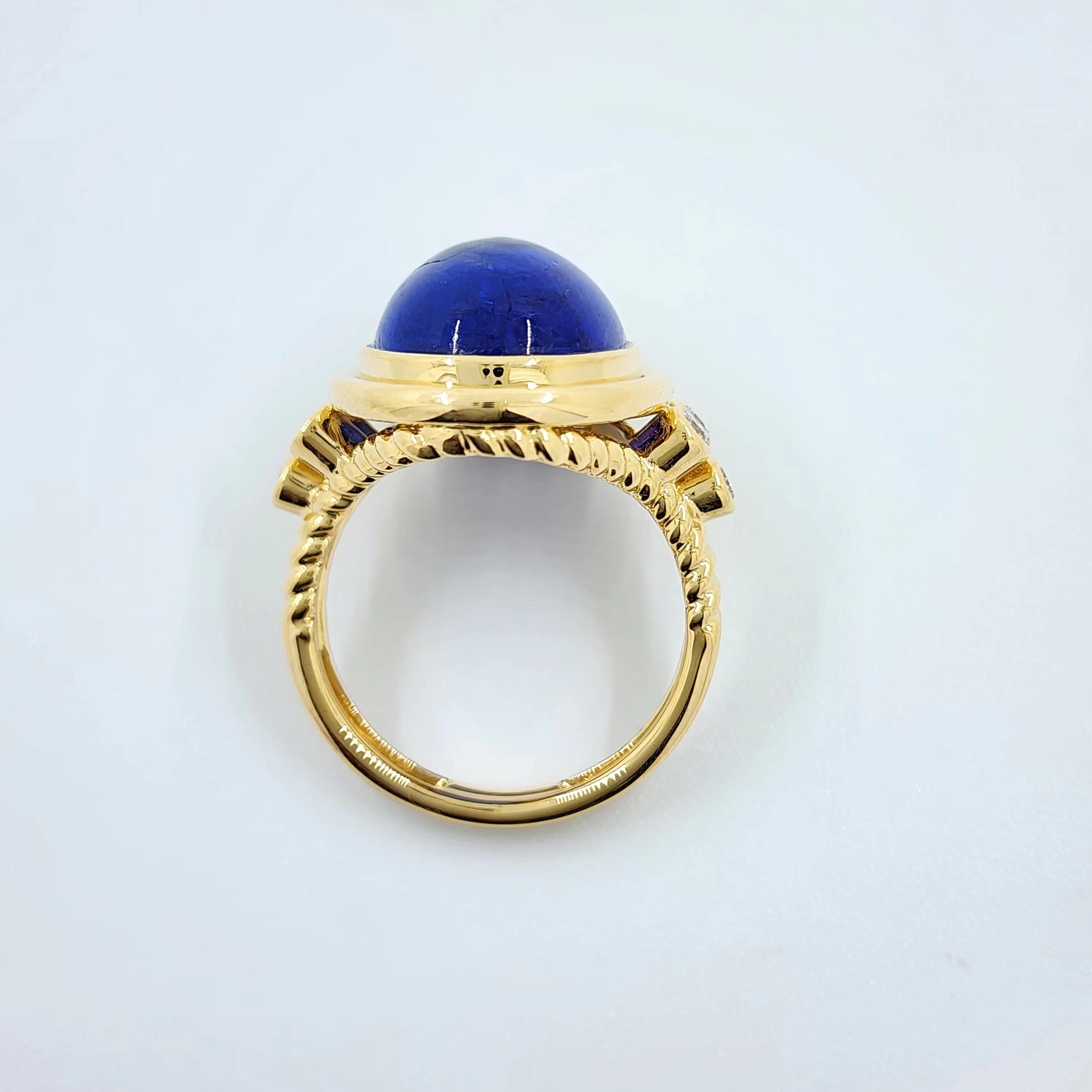 11.46Ct Cabochon Tanzanite Cocktail Ring in 18K Yellow Gold For Sale 1
