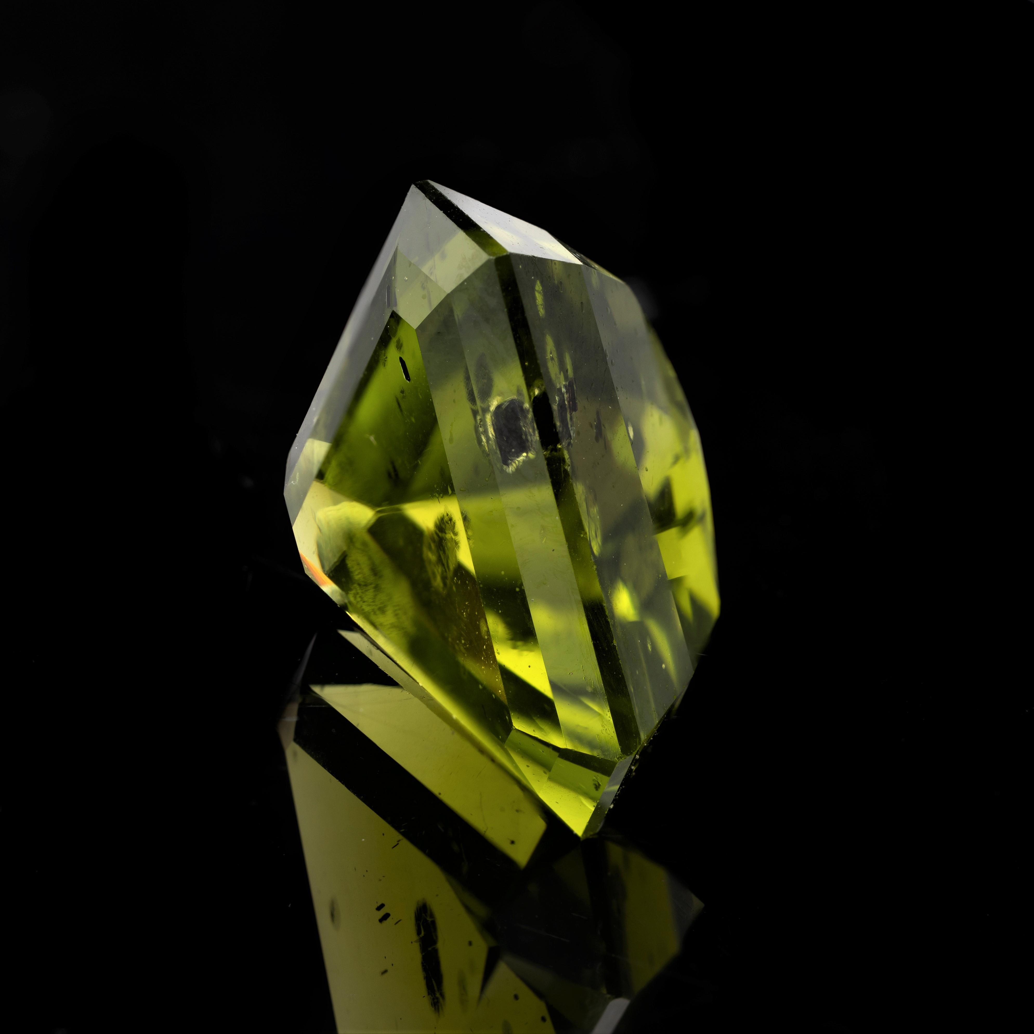 This modified trillion cut peridot from Pakistan displays an olive green hue and good clarity with a chromite inclusion. The very large crystal of chromite is eye-visible and a fascinating contrast to the translucency of the peridot. This double