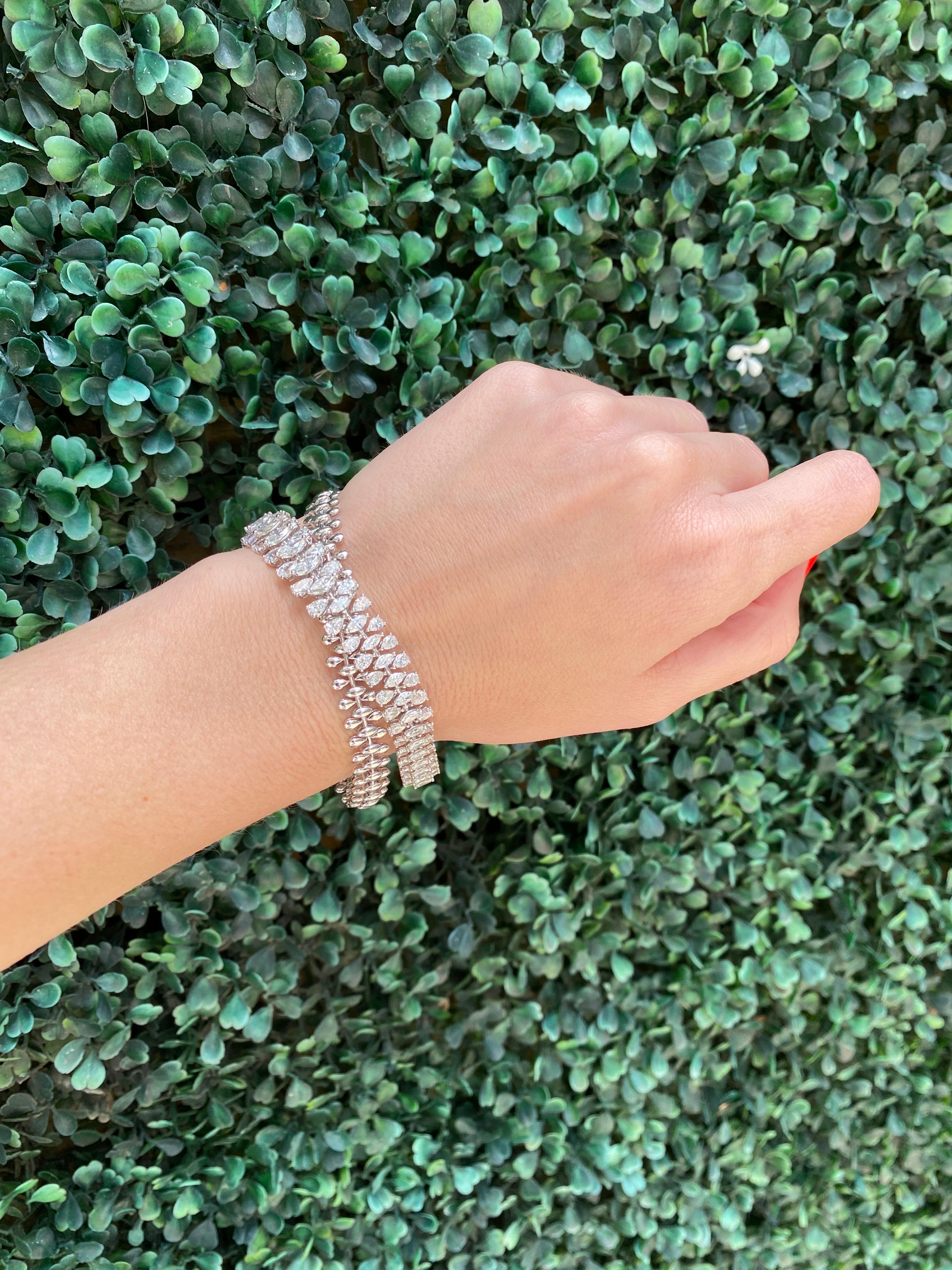 Collana in oro 18k con diamanti a forma di pera e marquise dal peso totale di 11,47 carati in vendita 6
