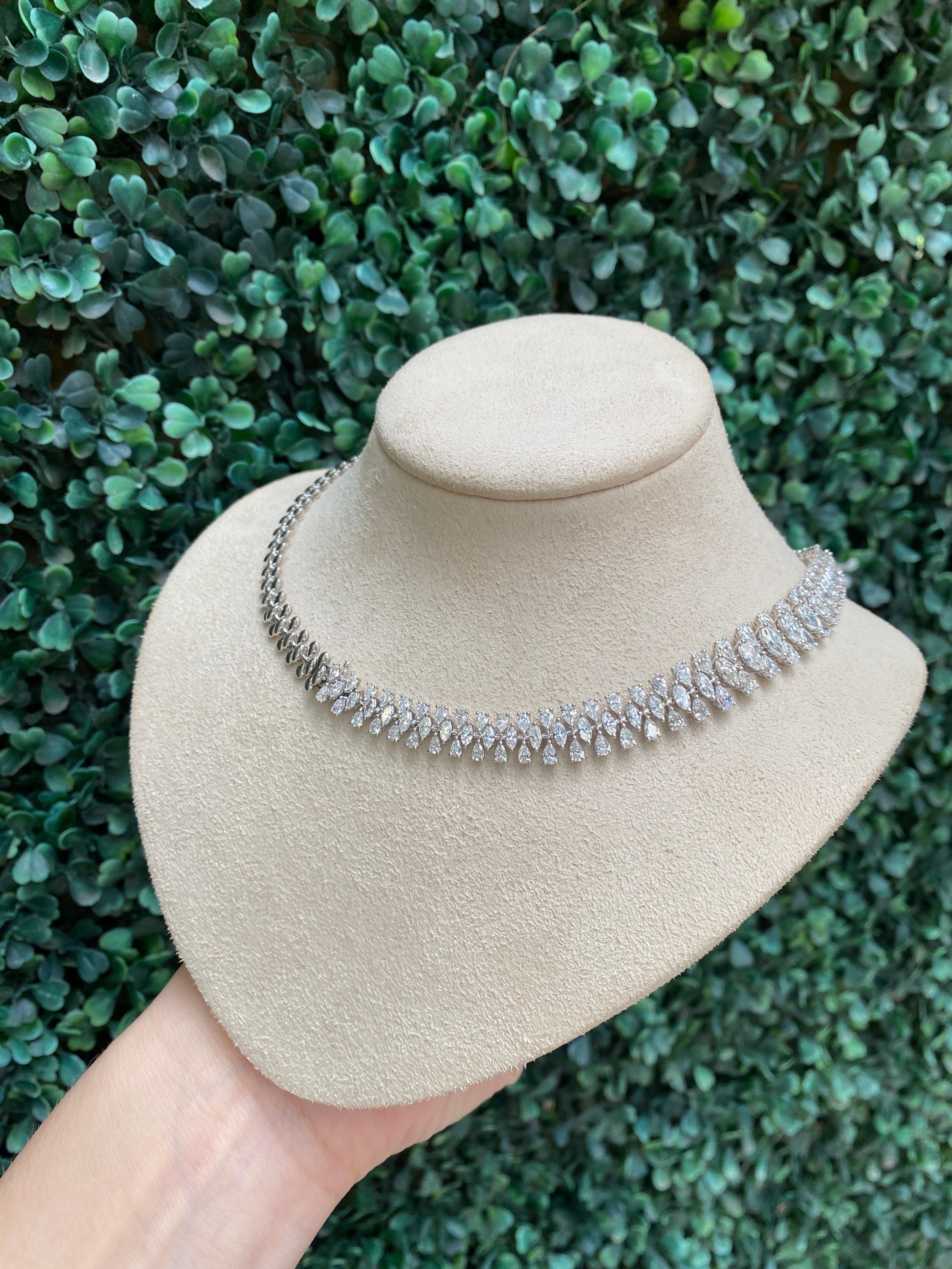 Collana in oro 18k con diamanti a forma di pera e marquise dal peso totale di 11,47 carati in vendita 7