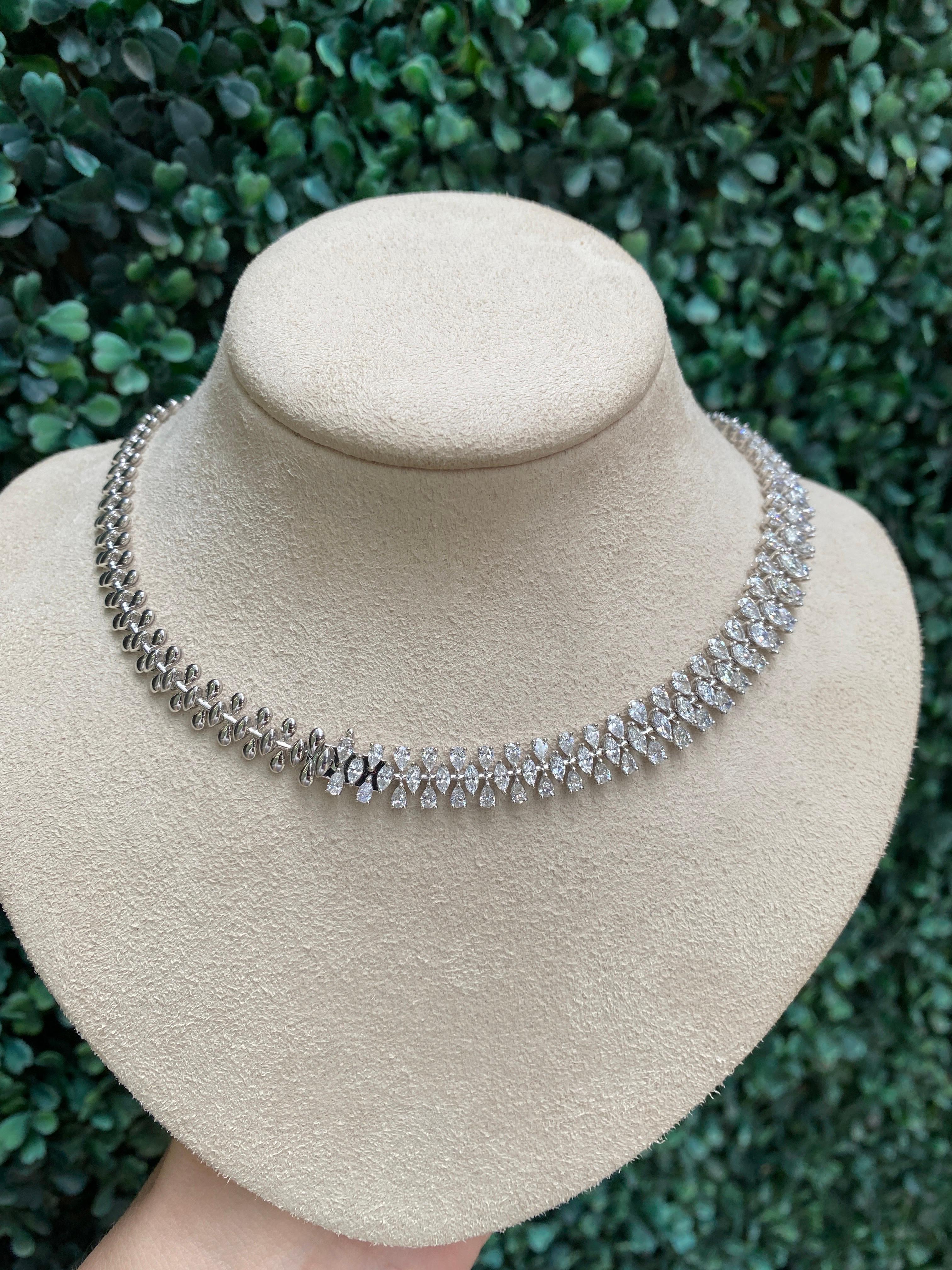 Collana in oro 18k con diamanti a forma di pera e marquise dal peso totale di 11,47 carati in vendita 8