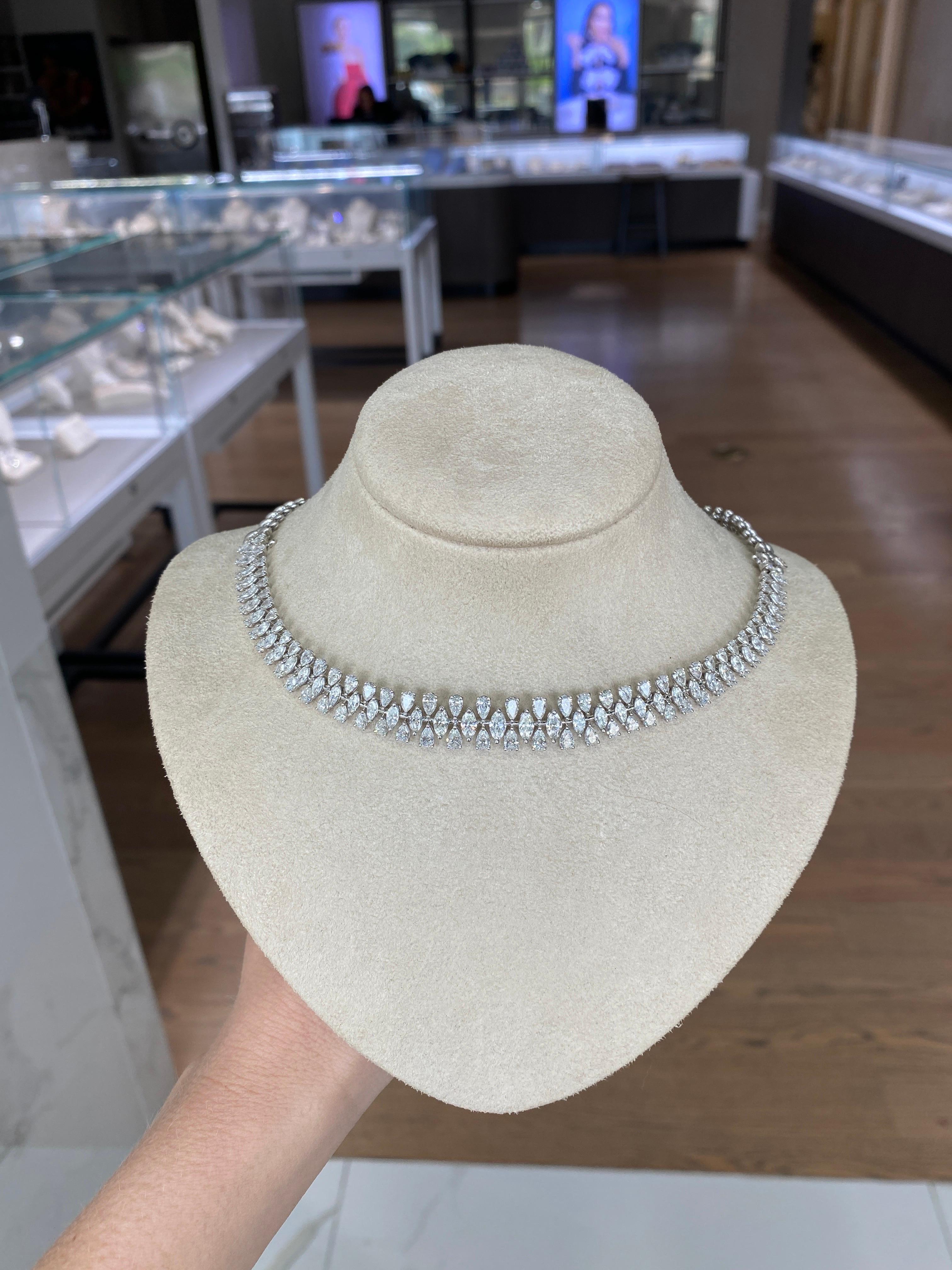 Collana in oro 18k con diamanti a forma di pera e marquise dal peso totale di 11,47 carati in vendita 3
