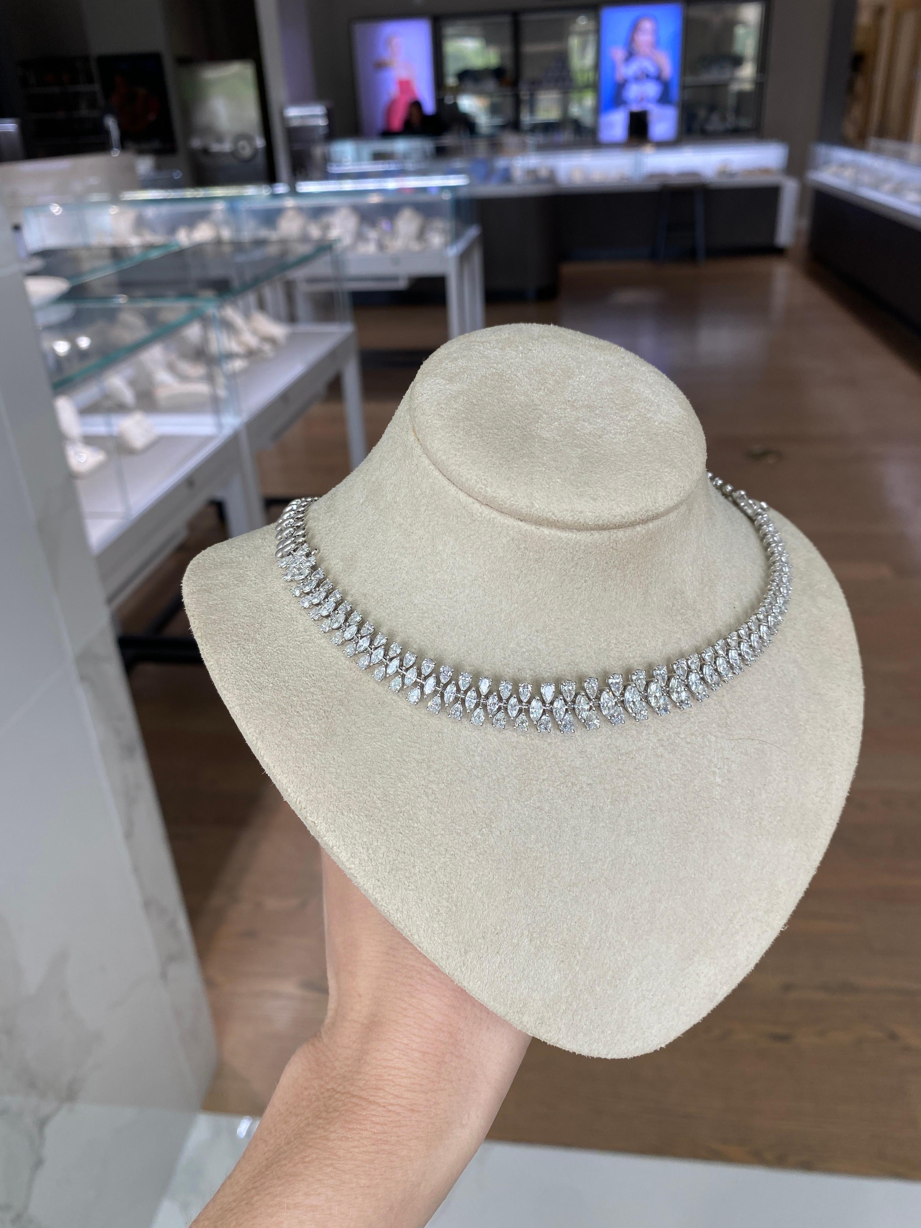 Collana in oro 18k con diamanti a forma di pera e marquise dal peso totale di 11,47 carati in vendita 4