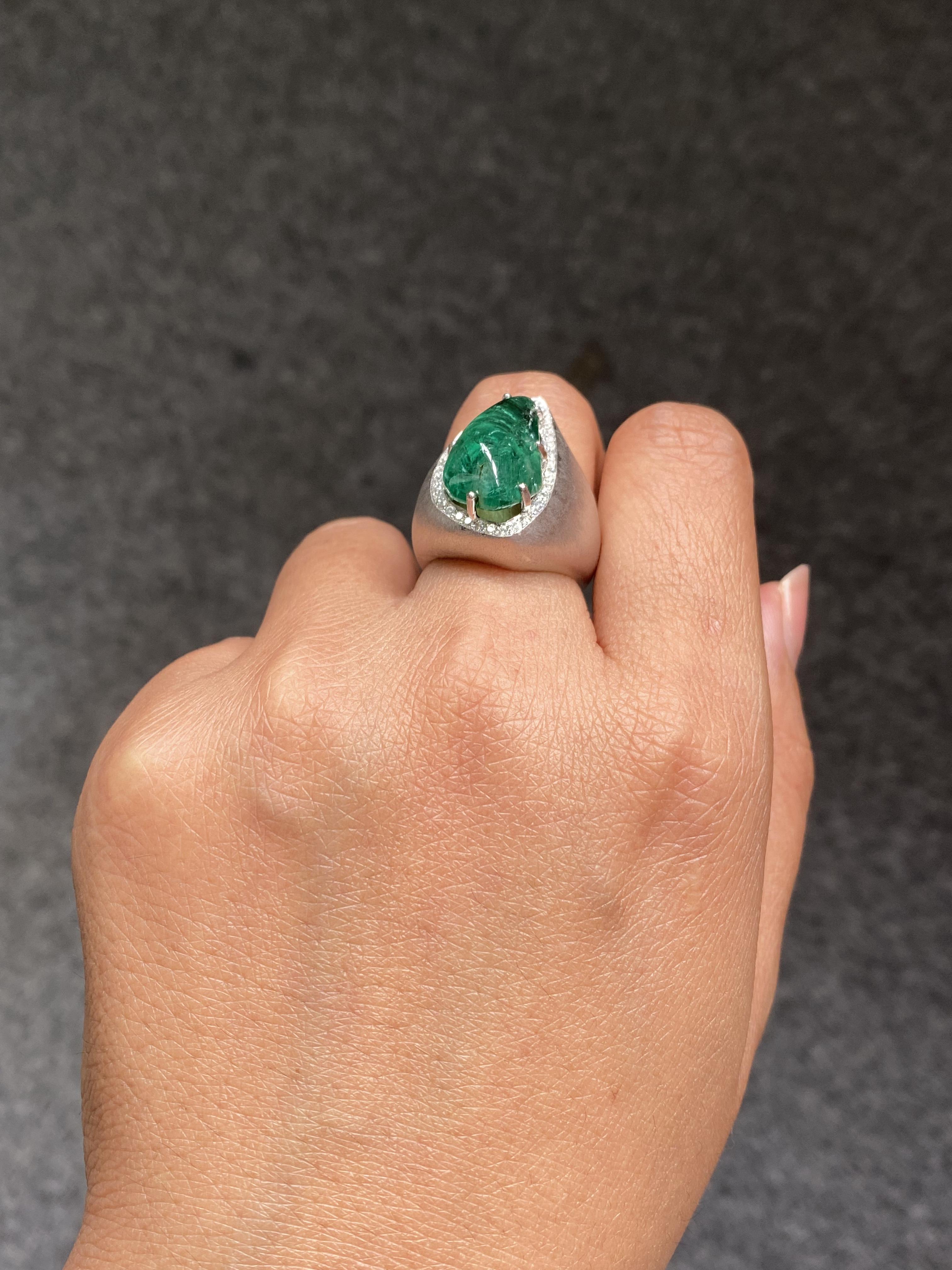 11,49 Karat Smaragd Cabochon und Diamant Unisex Cocktail Ring im Angebot 9
