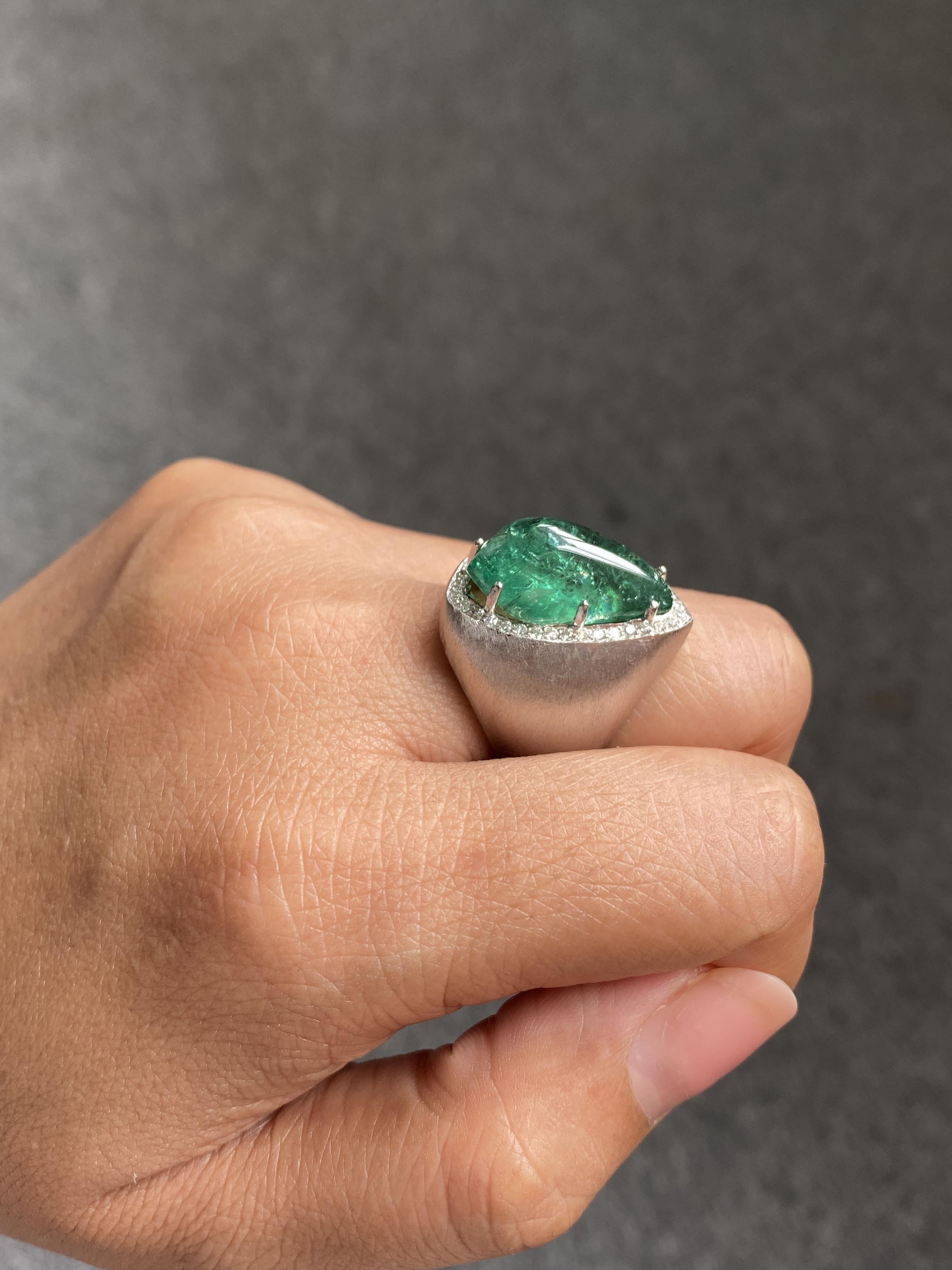 11,49 Karat Smaragd Cabochon und Diamant Unisex Cocktail Ring im Angebot 10