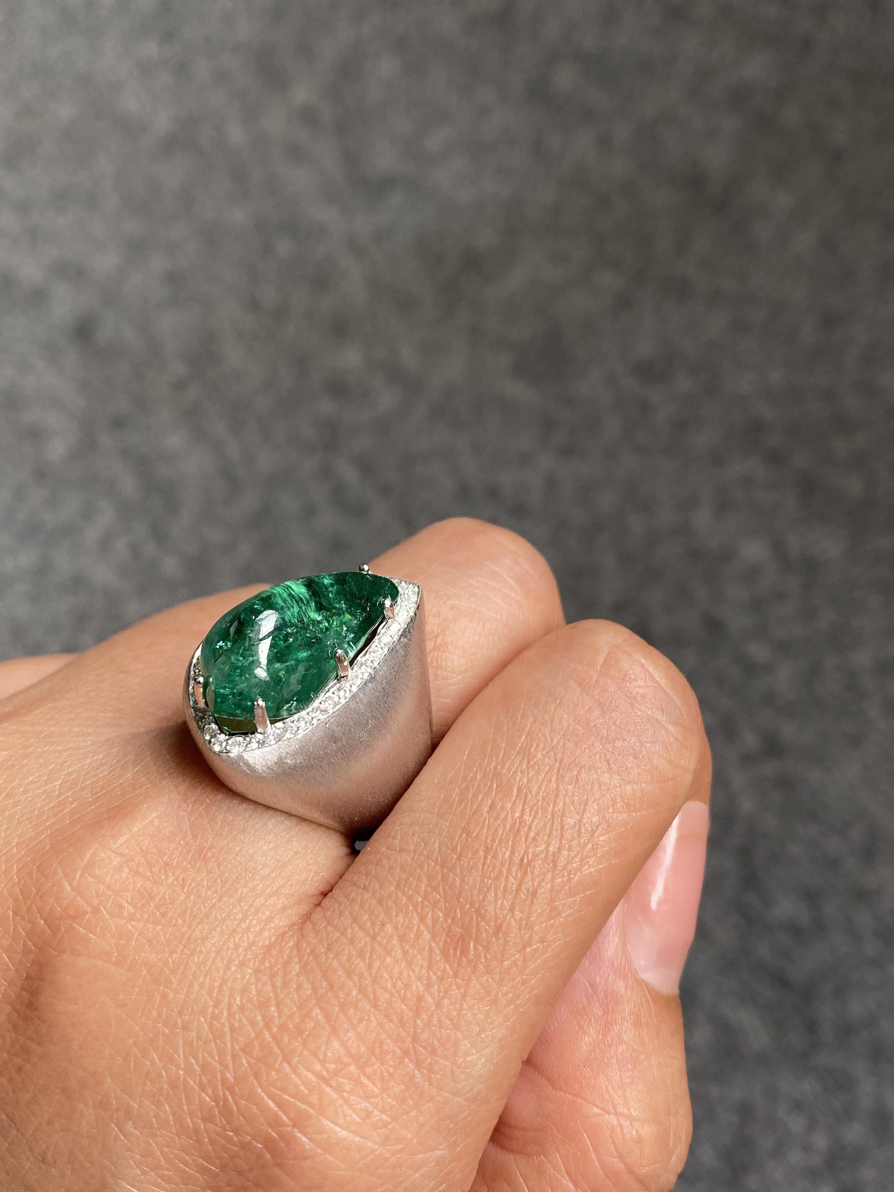 11,49 Karat Smaragd Cabochon und Diamant Unisex Cocktail Ring im Angebot 13