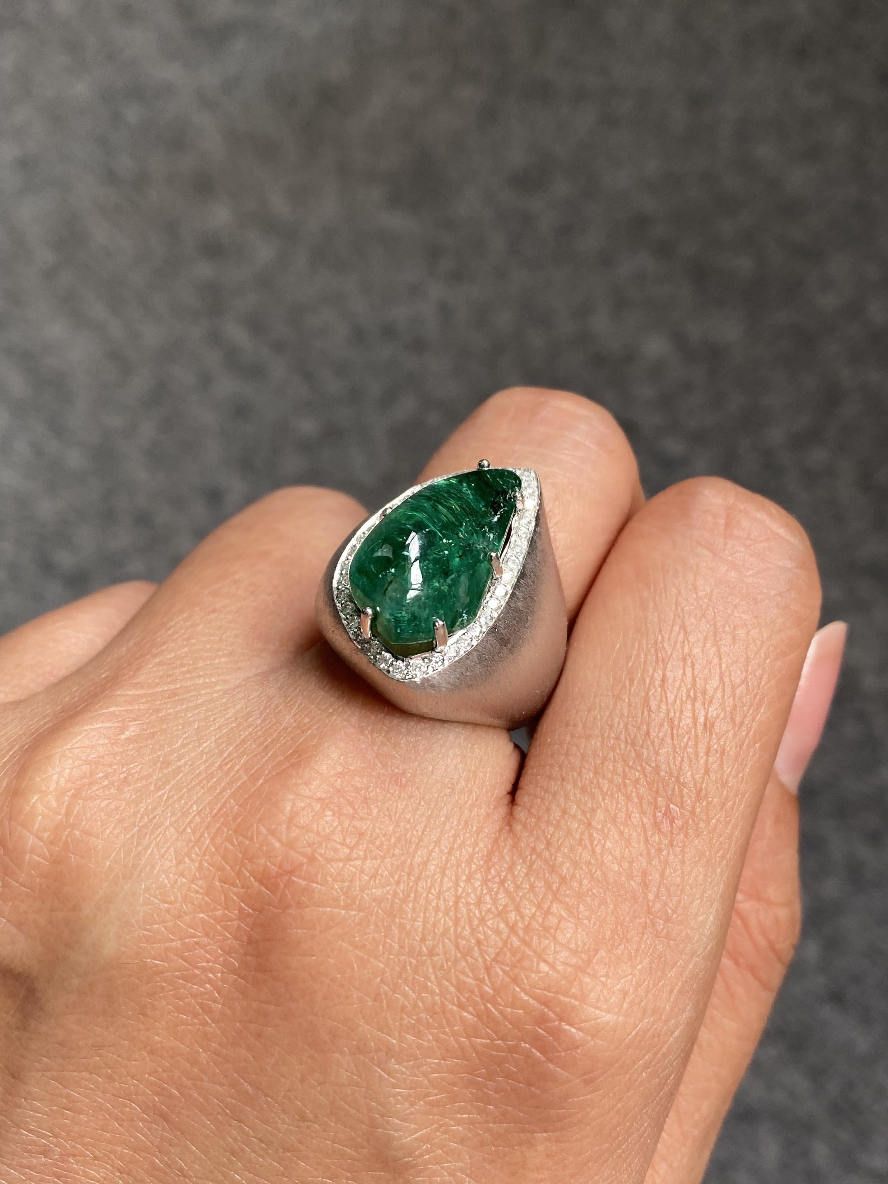11,49 Karat Smaragd Cabochon und Diamant Unisex Cocktail Ring im Angebot 14