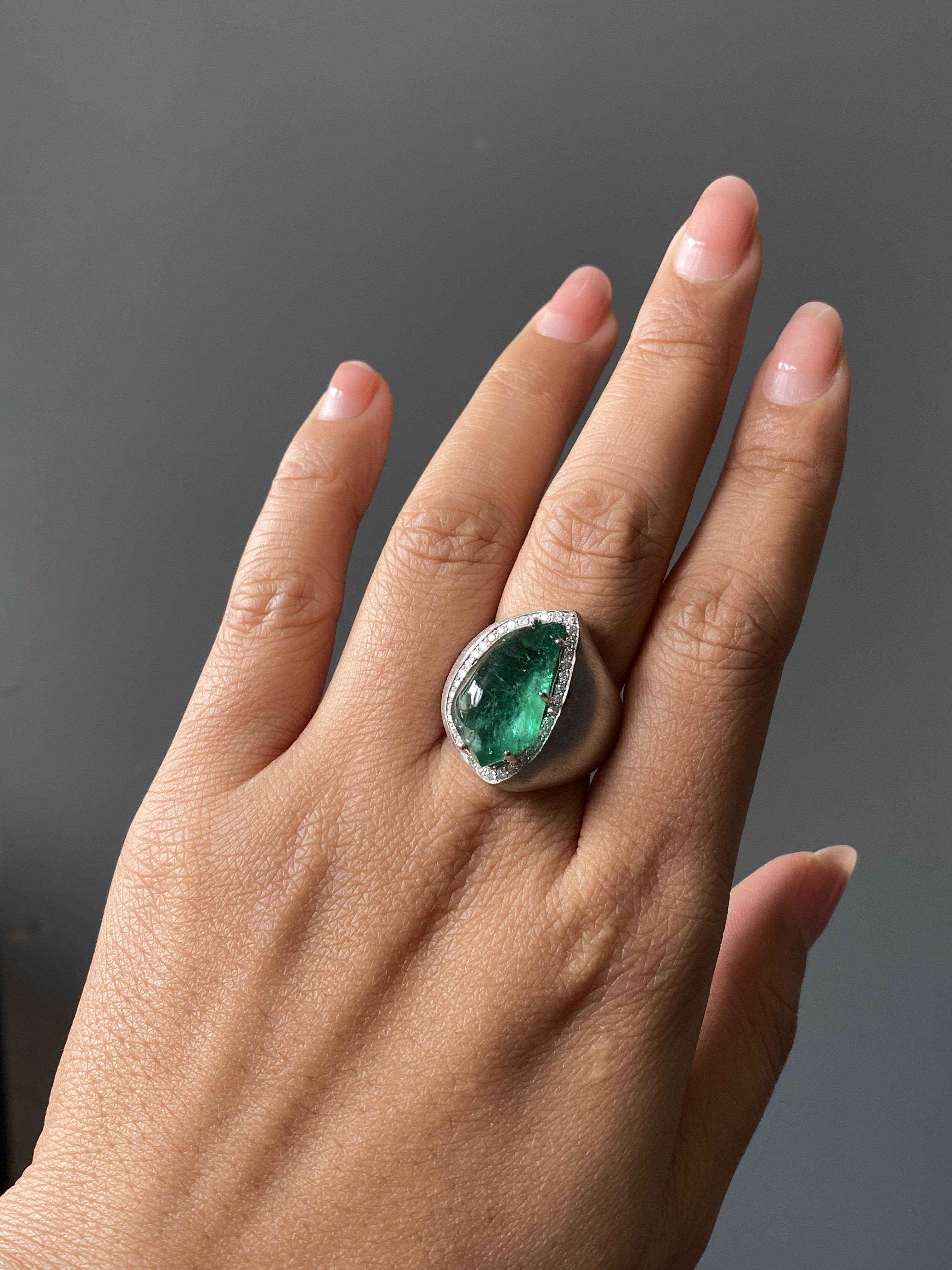 11,49 Karat Smaragd Cabochon und Diamant Unisex Cocktail Ring im Angebot 16