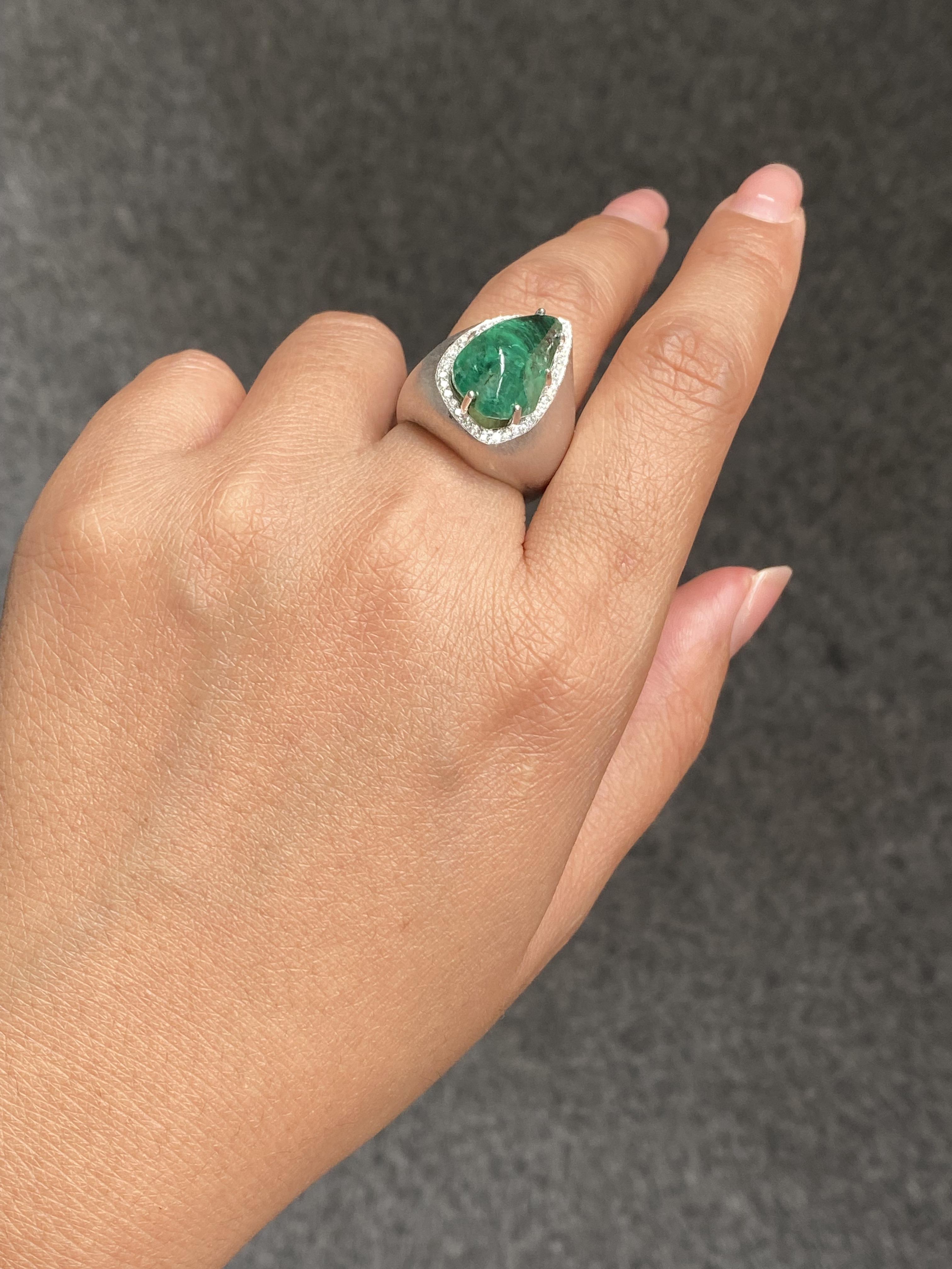 11,49 Karat Smaragd Cabochon und Diamant Unisex Cocktail Ring im Angebot 4