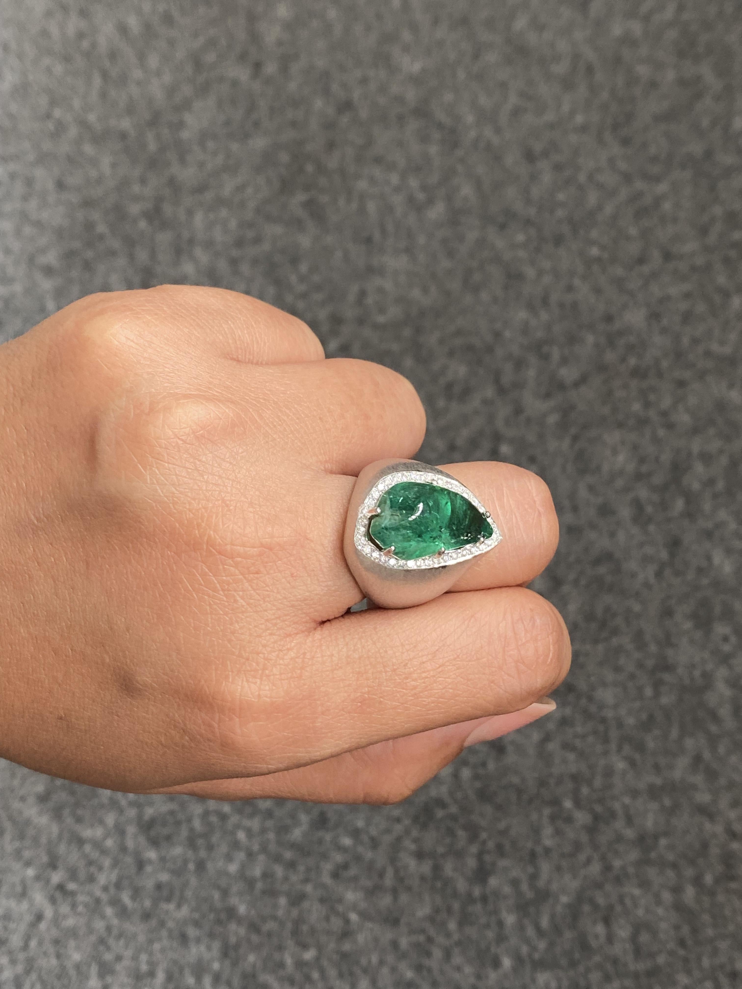 11,49 Karat Smaragd Cabochon und Diamant Unisex Cocktail Ring im Angebot 5