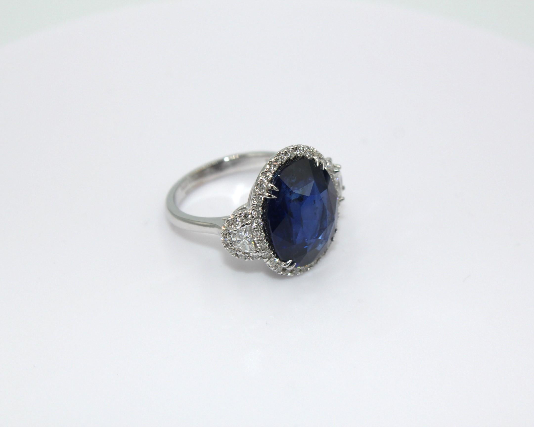 Oval Cut 11.49 Carat Sapphire Diamond Ring For Sale