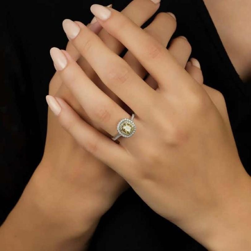 Moderne Bague à diamant jaune de 1,14ct à taille coussin en vente