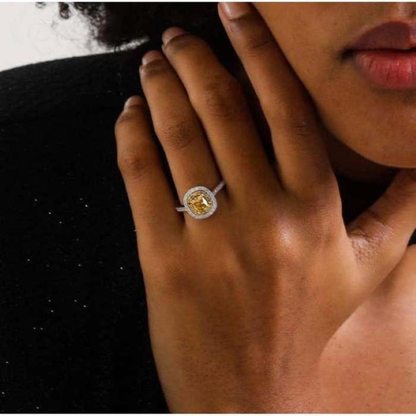 Bague à diamant jaune de 1,14ct à taille coussin Neuf - En vente à Fatih, 34
