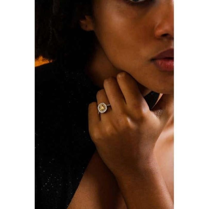 Bague à diamant jaune de 1,14ct à taille coussin en vente 1