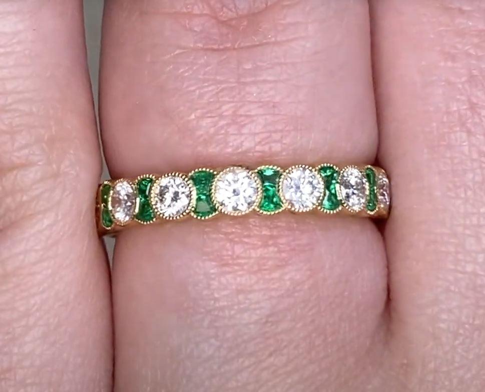 1.14ct Diamond & 0.44 Green Emerald Eternity Band Ring, 18k Yellow Gold In Excellent Condition For Sale In New York, NY