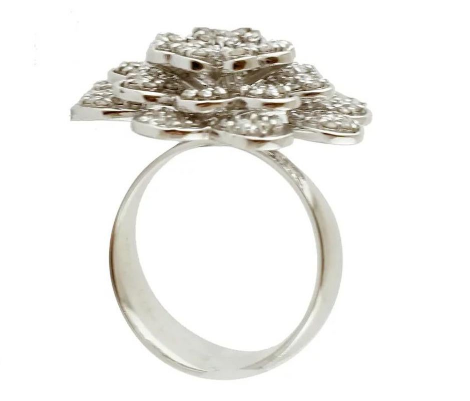 Round Cut 1.14 Carat Diamonds, White Gold, Flower Ring For Sale