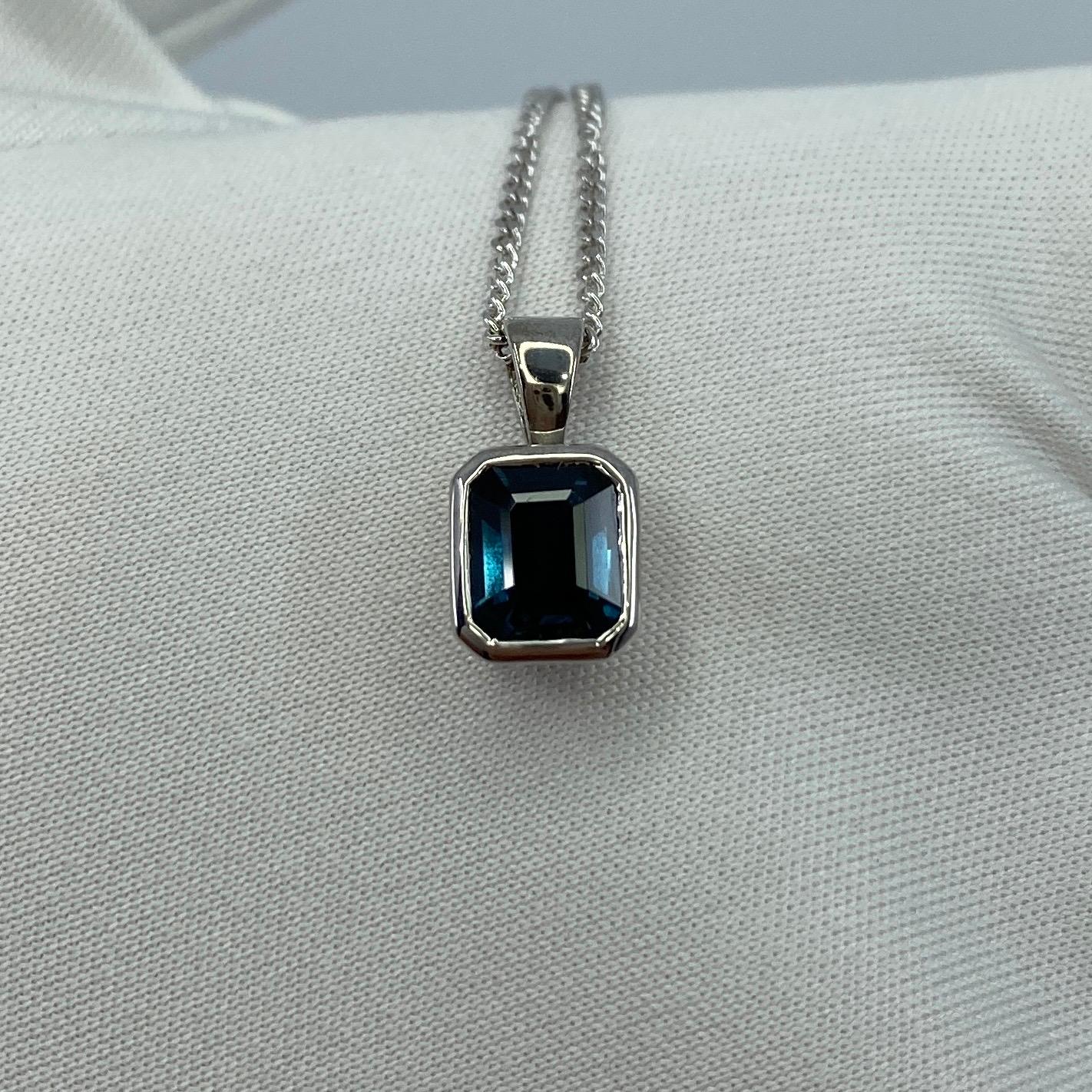 Deep Blue Unbehandelter Saphir 18k Weißgold Anhänger Halskette.

1.14 Karat Saphir mit tiefblauer Farbe und sehr guter Reinheit, sauberer Stein mit nur einigen kleinen, bei genauem Hinsehen sichtbaren natürlichen Einschlüssen. Hat auch einen
