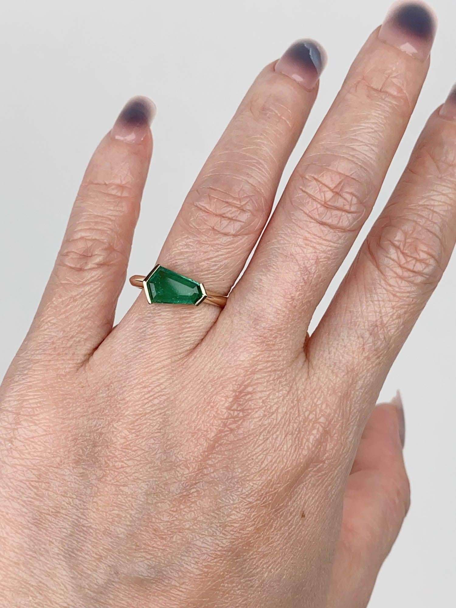 1.14ct Hexagon-Shape Emerald Sideways Set Engagement Ring 14K Gold R6771 In New Condition In Osprey, FL
