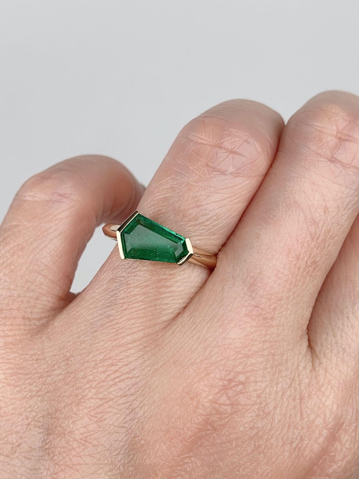 Women's or Men's 1.14ct Hexagon-Shape Emerald Sideways Set Engagement Ring 14K Gold R6771
