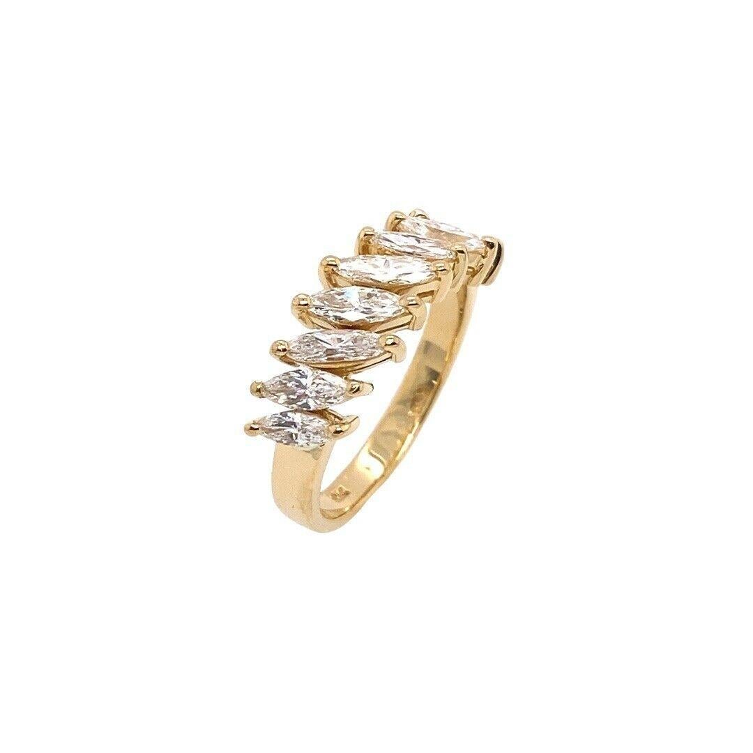 Marquise Cut 1.14ct Vintage Marquise Diamond Ring in 18ct Yellow Gold For Sale