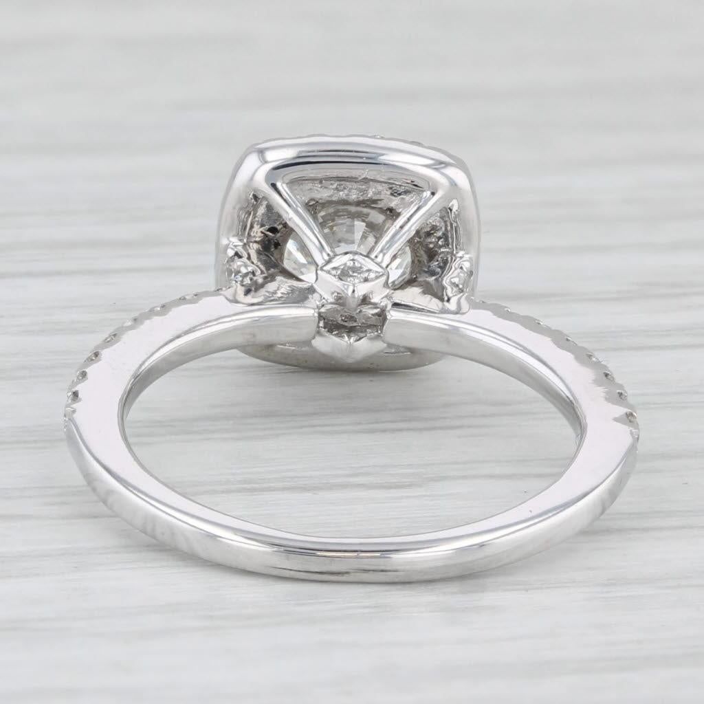 Taglio rotondo Anello di fidanzamento aureolato con diamante rotondo da 1,14 carati in oro bianco 14k, misura 5 GIA in vendita