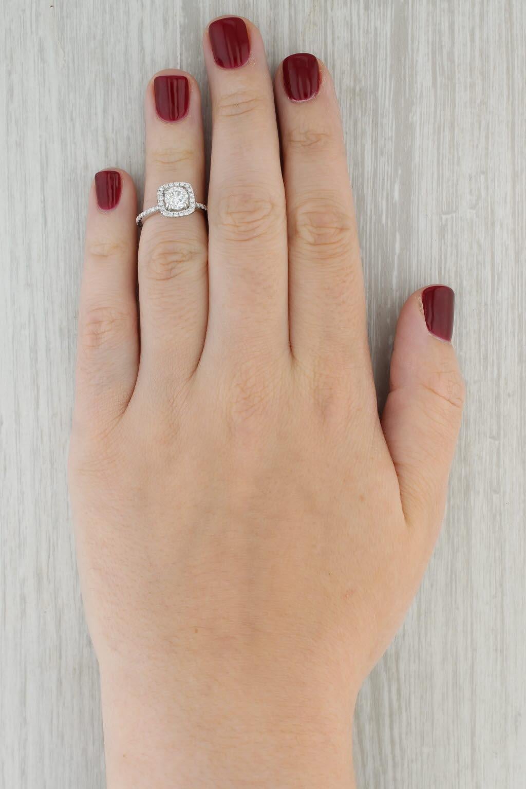 Donna Anello di fidanzamento aureolato con diamante rotondo da 1,14 carati in oro bianco 14k, misura 5 GIA in vendita