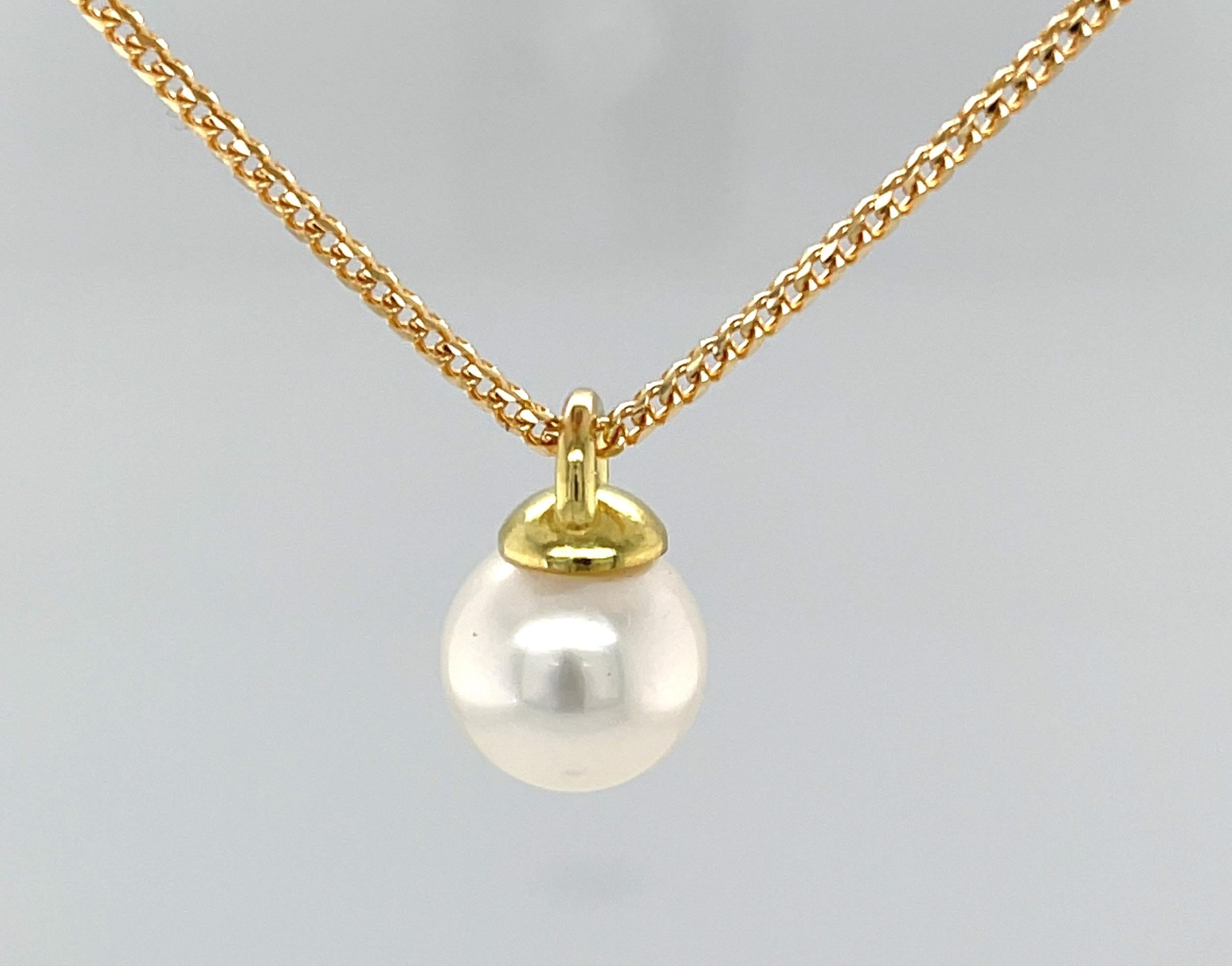 This beautiful necklace features a gorgeous 11.4mm round South Sea pearl set as an elegant pendant in 18k yellow gold. The large pearl has very fine luster and the simple design makes it perfect for both everyday and special occasions! Pendant comes
