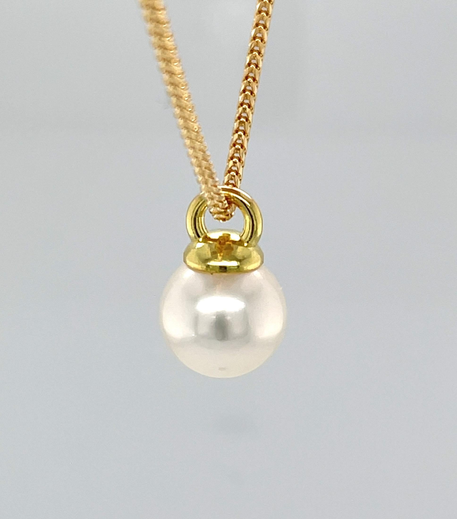 Uncut 11.4mm Round South Sea Pearl and 18k Yellow Gold Pendant Necklace For Sale