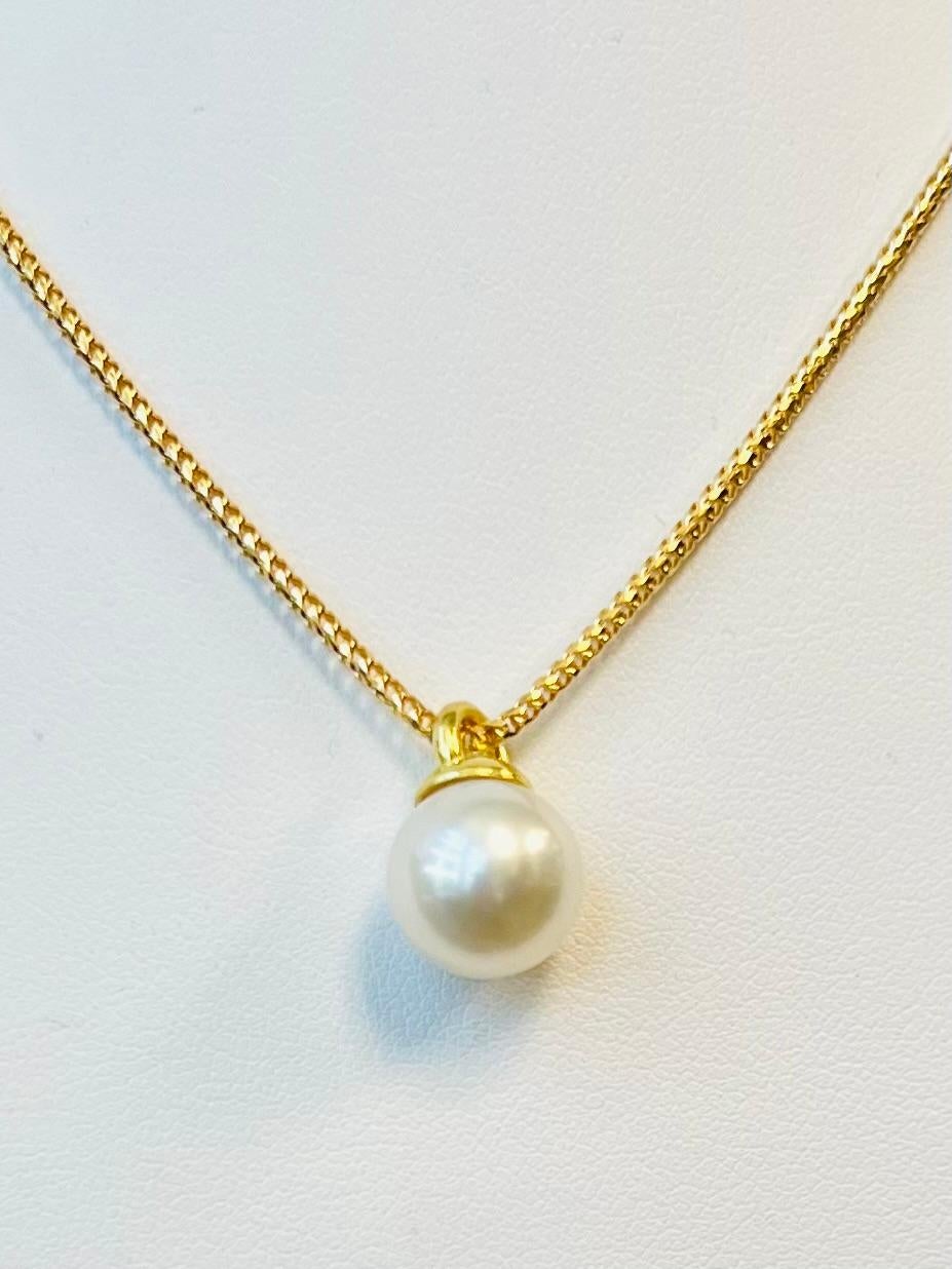 11.4mm Round South Sea Pearl and 18k Yellow Gold Pendant Necklace In New Condition For Sale In Los Angeles, CA