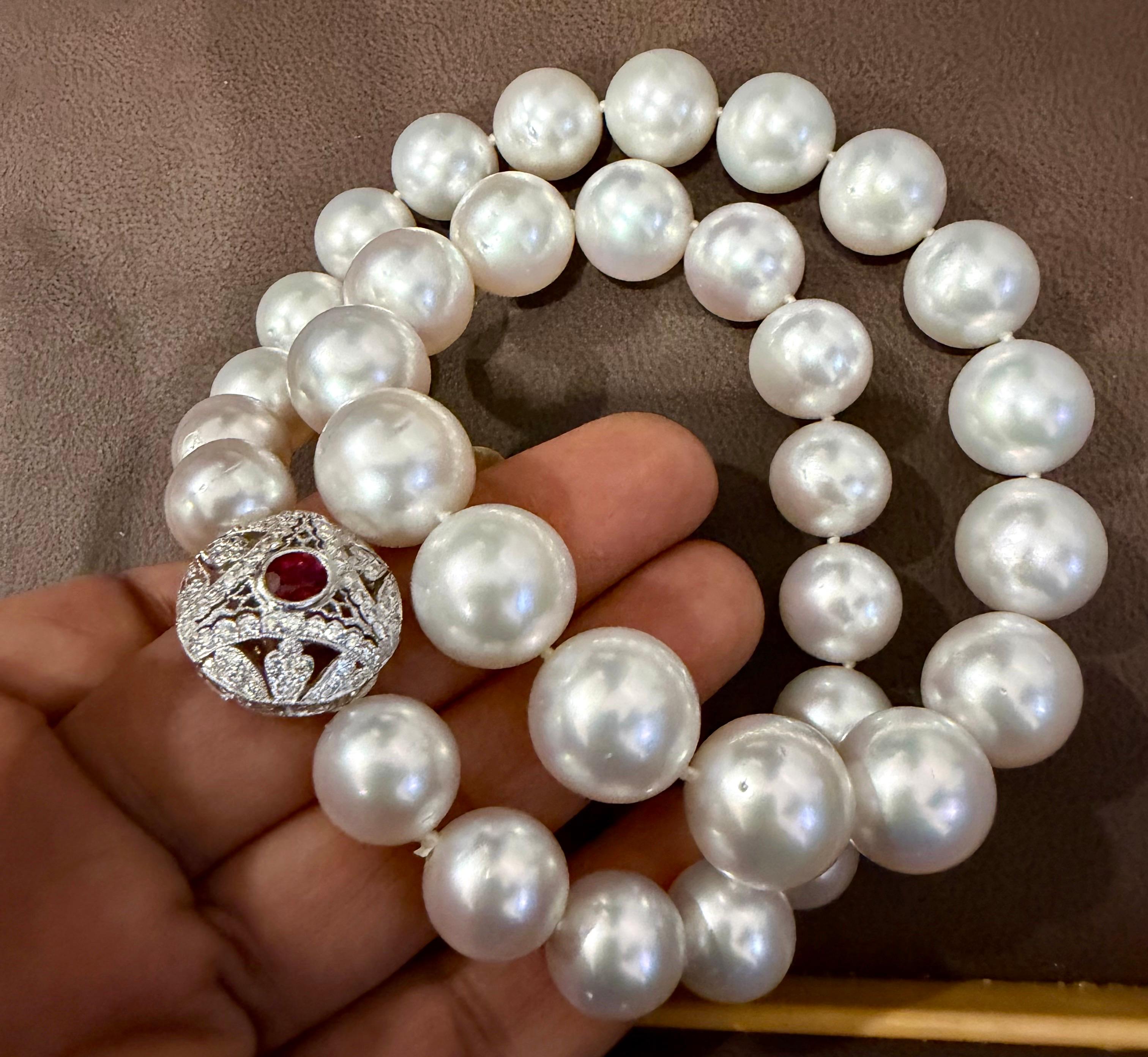 Collana di perle rotonde bianche dei mari del sud da 11,5-15 mm  Chiusura con diamante e rubino, Vintage By in vendita 8